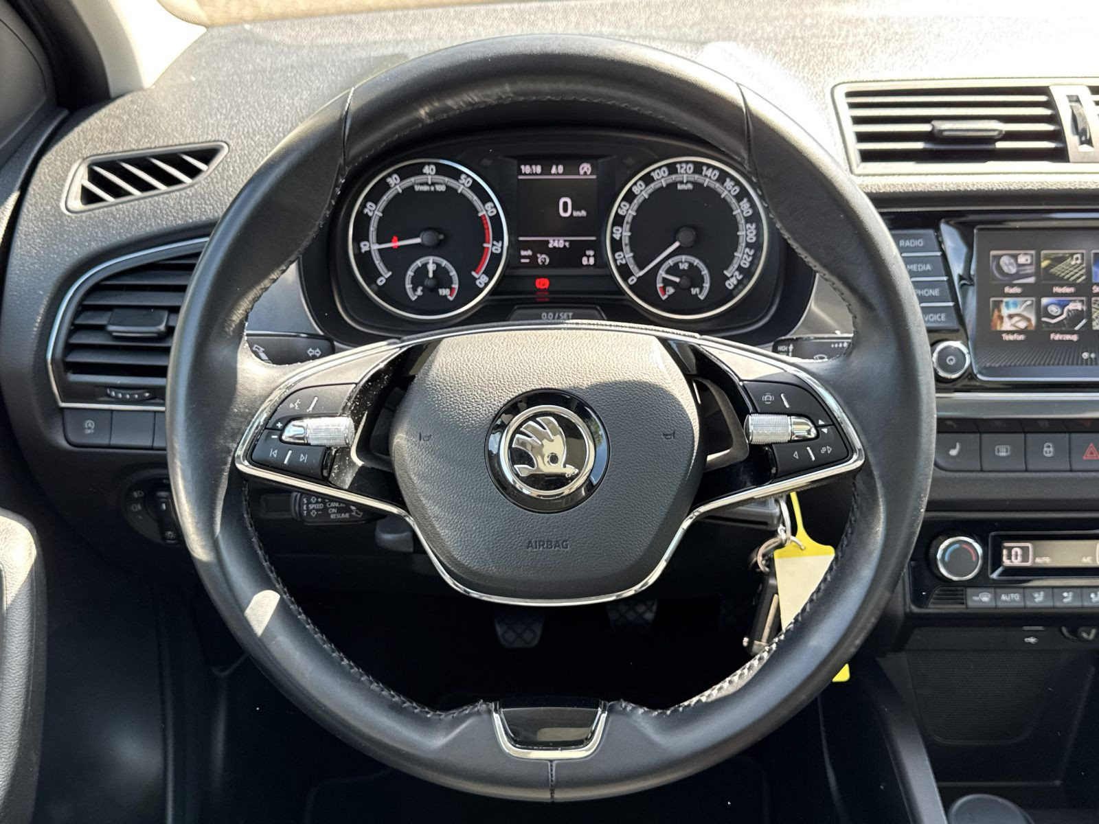 Skoda Fabia Ambition 1.0TSI ACC LED Navi Panorama