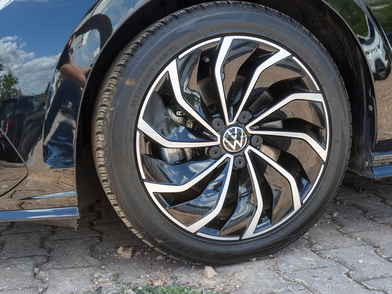 Volkswagen Golf VIII R-Line 2.0TSI DSG LED CarPlay EPH DAB