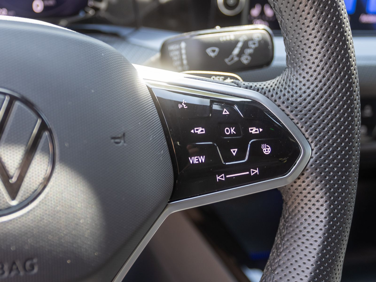 Volkswagen Golf VIII R-Line 2.0TSI DSG LED CarPlay EPH DAB