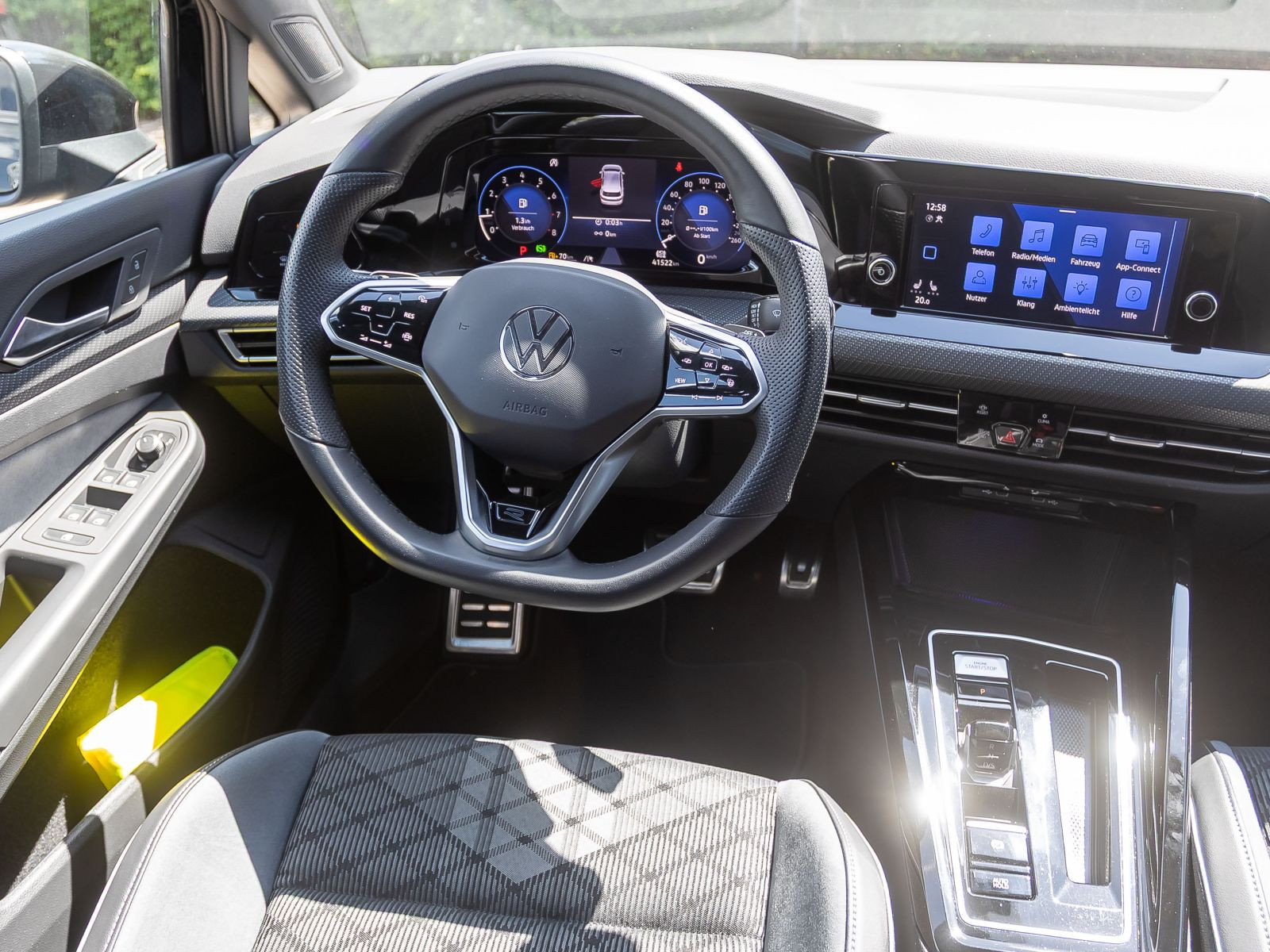 Volkswagen Golf VIII R-Line 2.0TSI DSG LED CarPlay EPH DAB