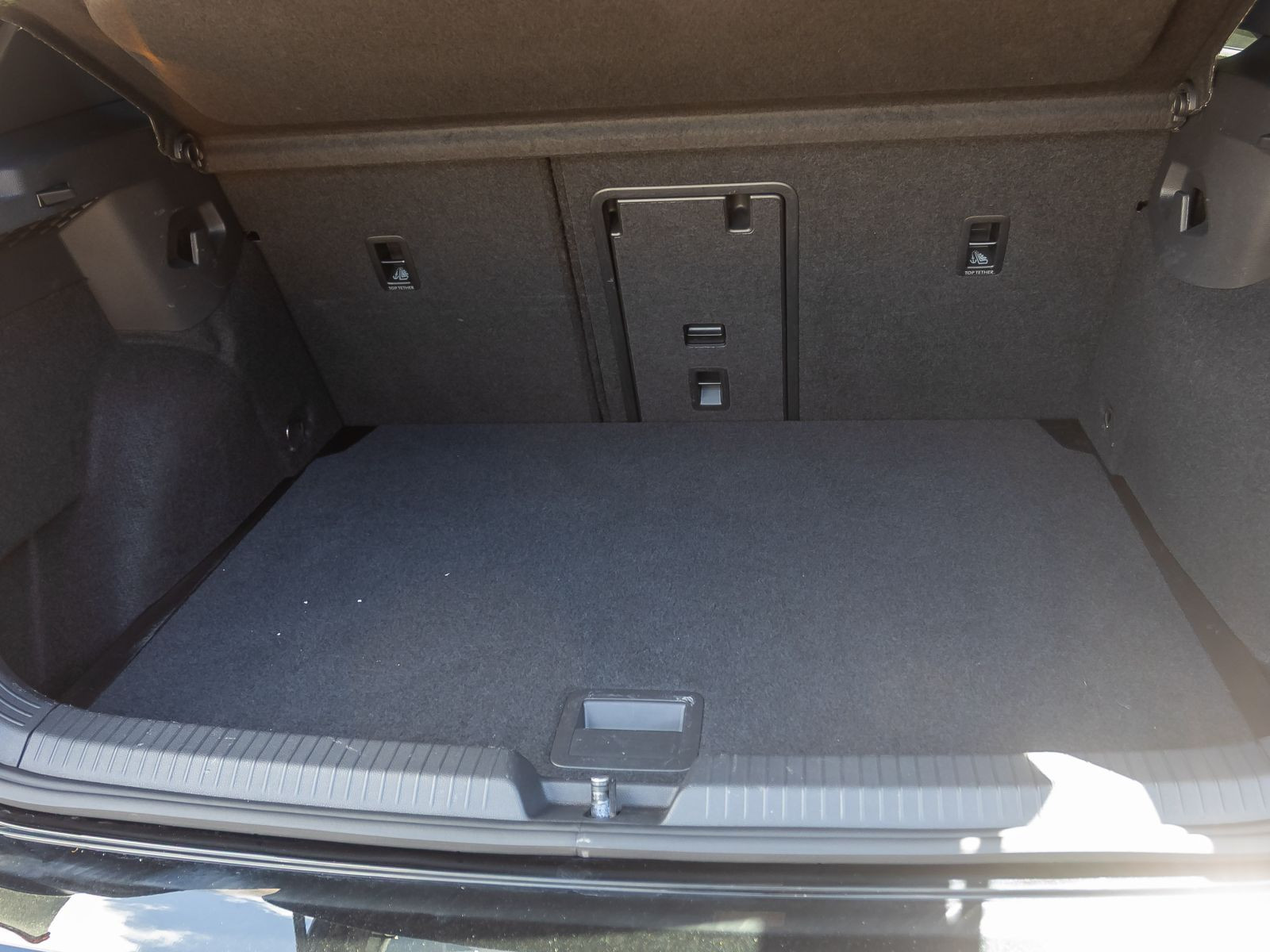 Volkswagen Golf VIII R-Line 2.0TSI DSG LED CarPlay EPH DAB
