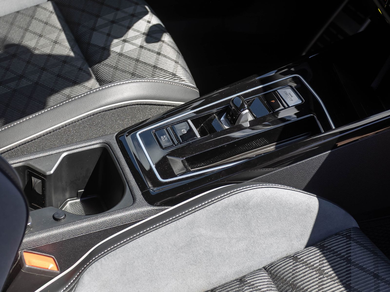 Volkswagen Golf VIII R-Line 2.0TSI DSG LED CarPlay EPH DAB