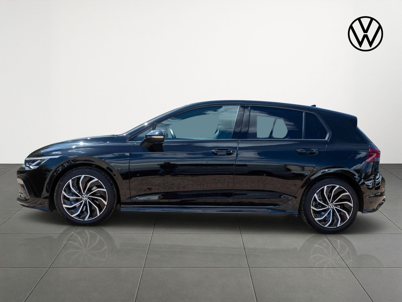 Volkswagen Golf VIII R-Line 2.0TSI DSG LED CarPlay EPH DAB