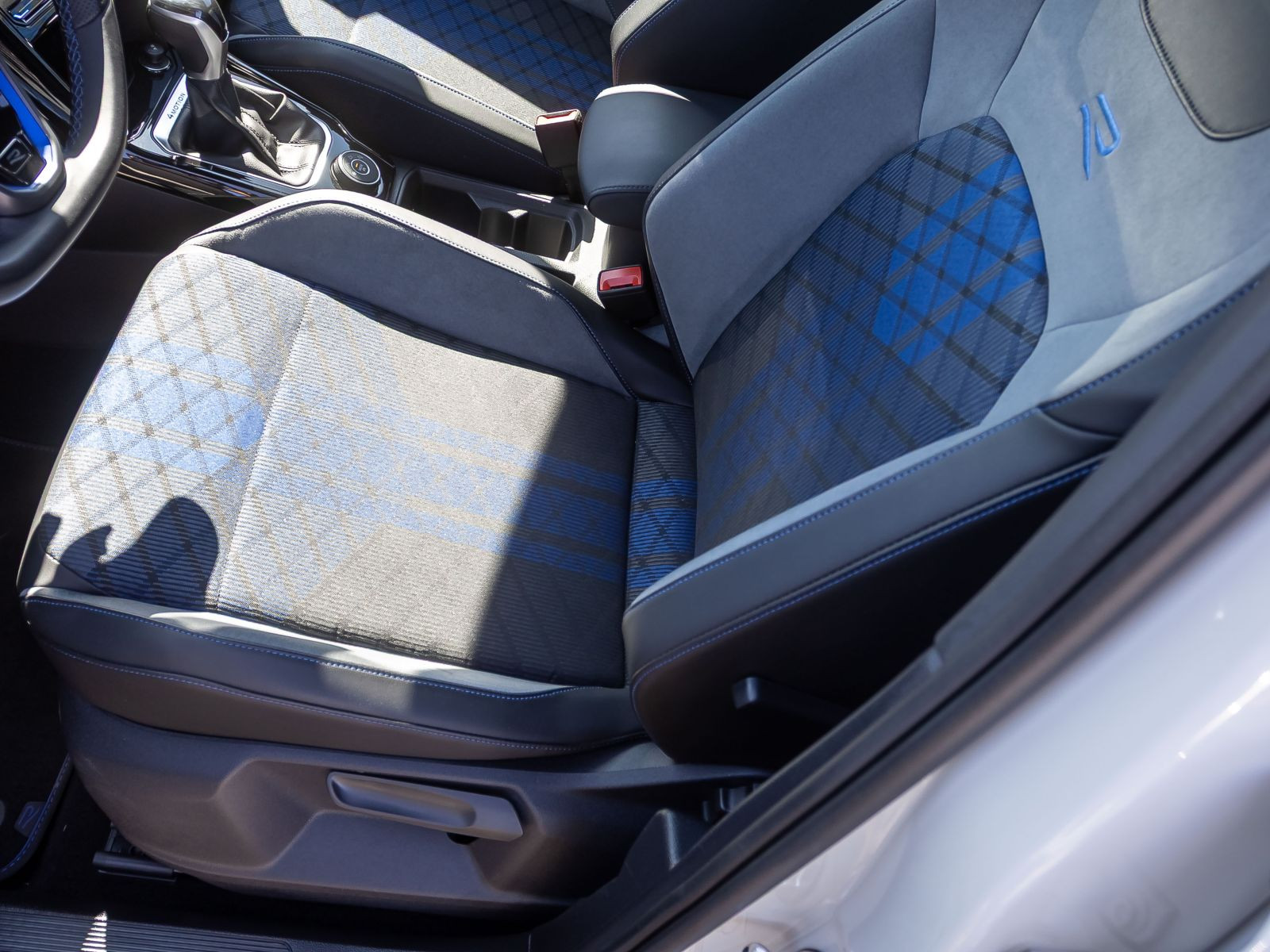 Volkswagen T-Roc R 2.0TSI 4M DSG Navi Matrix ACC EPH DAB