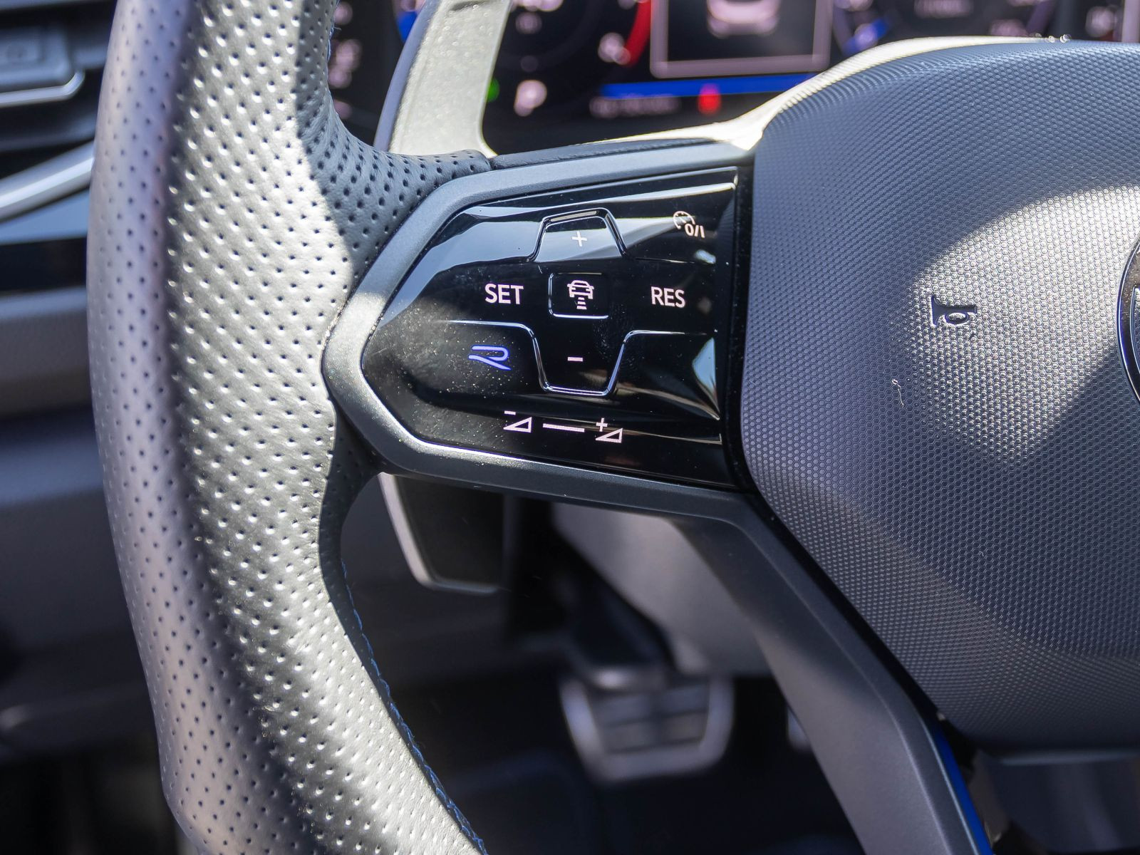 Volkswagen T-Roc R 2.0TSI 4M DSG Navi Matrix ACC EPH DAB