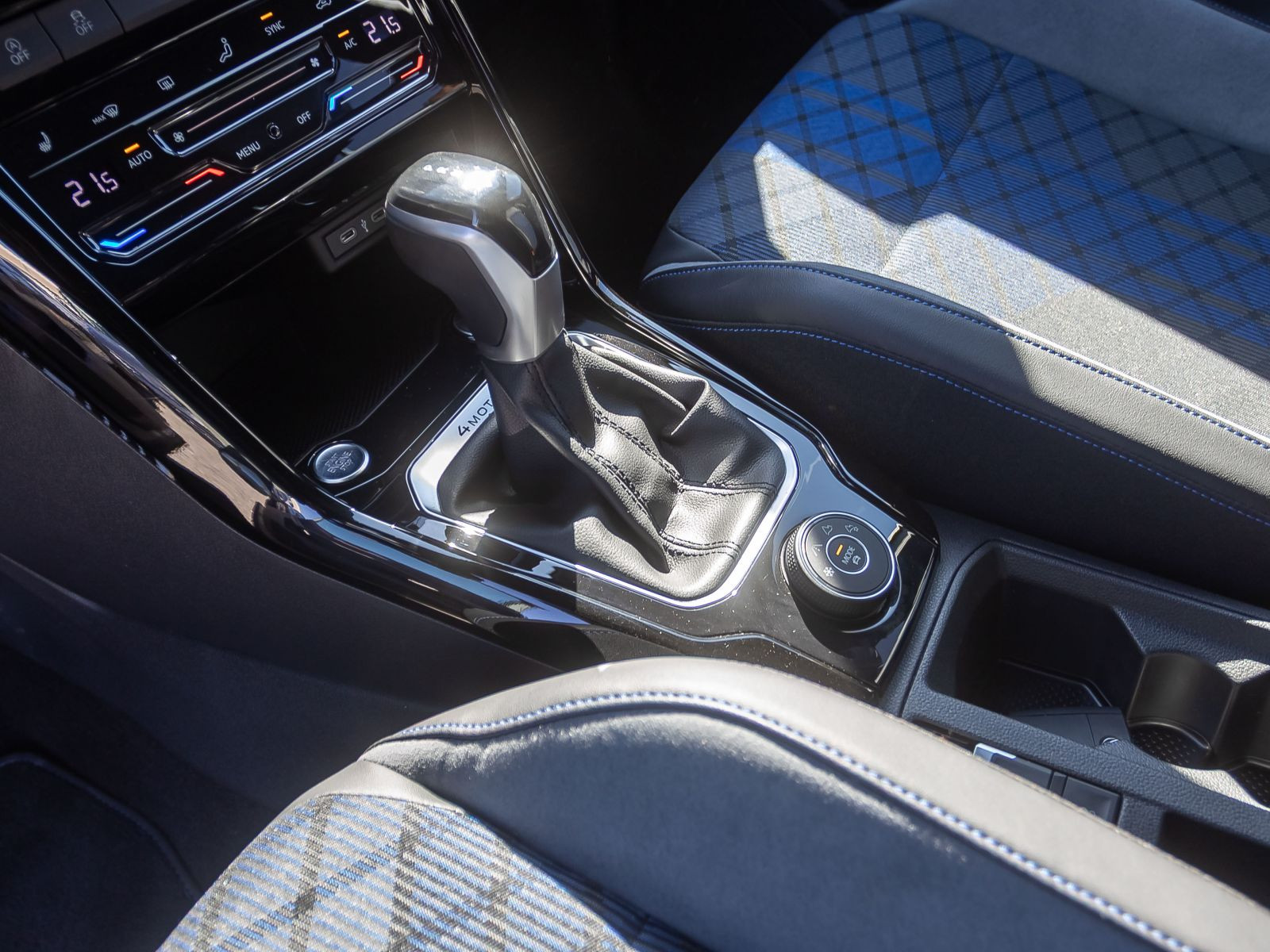 Volkswagen T-Roc R 2.0TSI 4M DSG Navi Matrix ACC EPH DAB