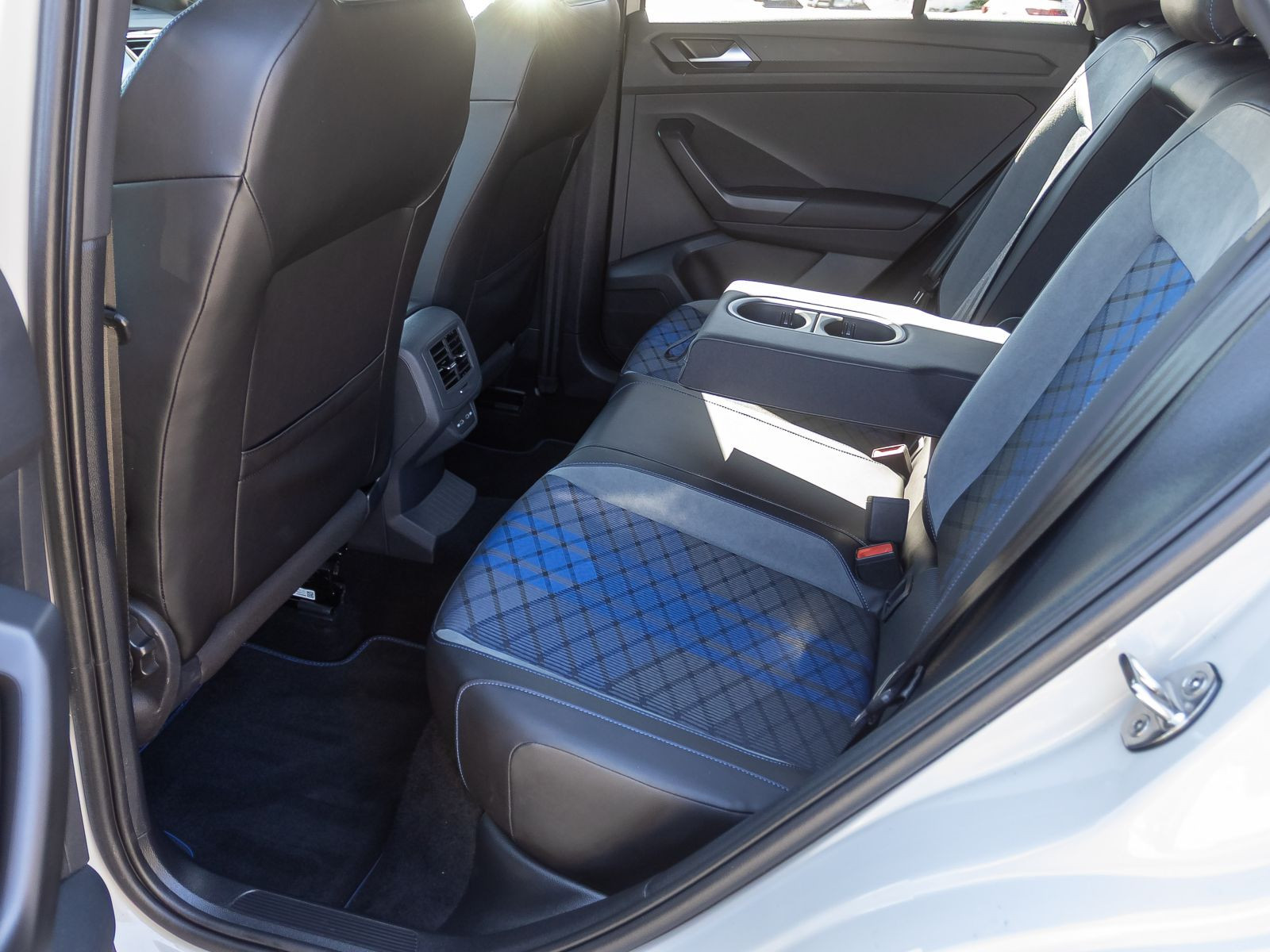 Volkswagen T-Roc R 2.0TSI 4M DSG Navi Matrix ACC EPH DAB