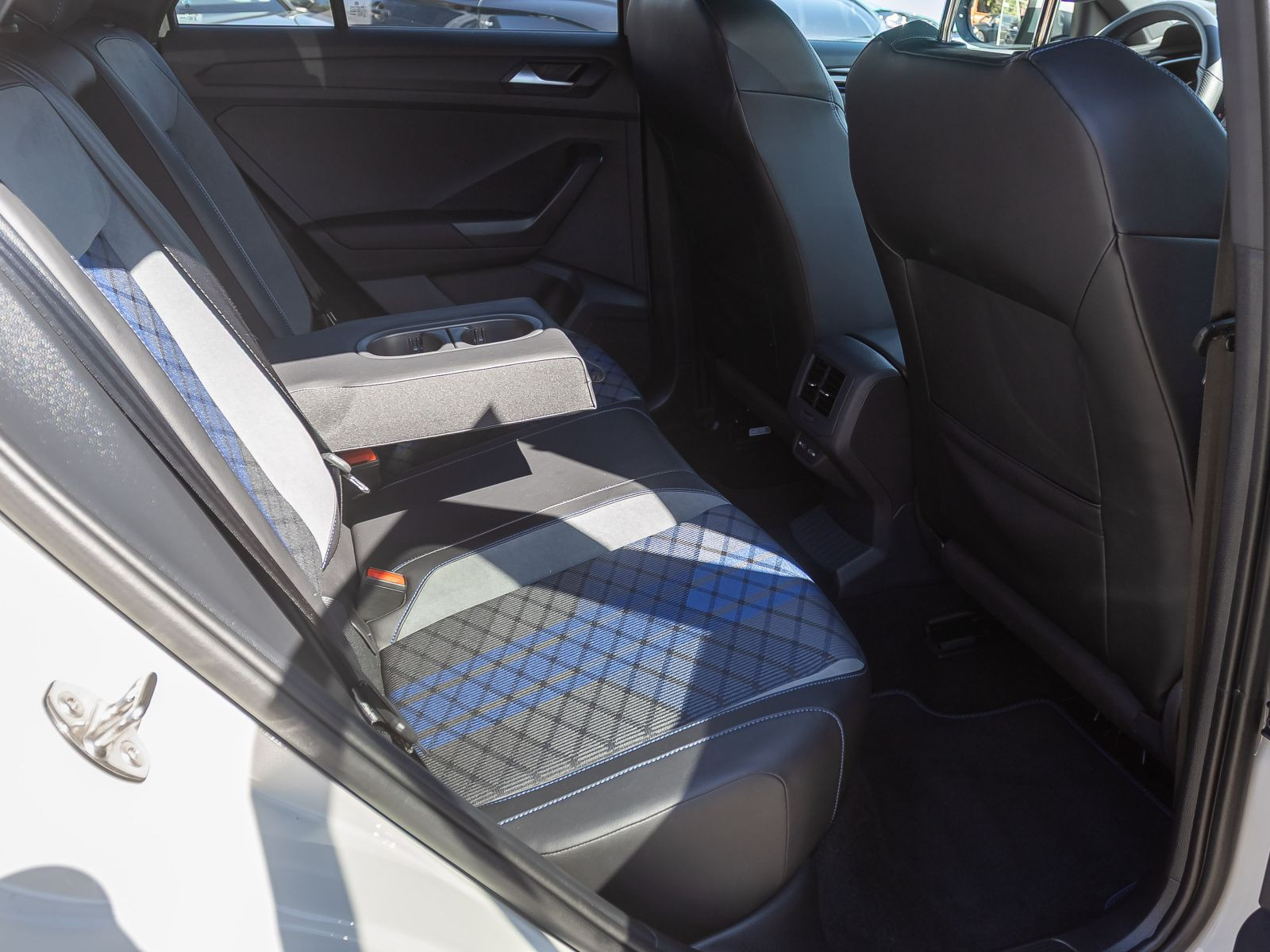 Volkswagen T-Roc R 2.0TSI 4M DSG Navi Matrix ACC EPH DAB