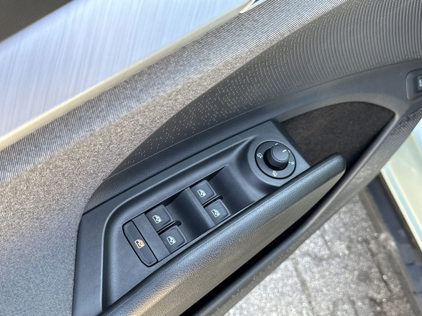 Skoda Enyaq iV electric DSG ACC Navi LED AHK KESSY