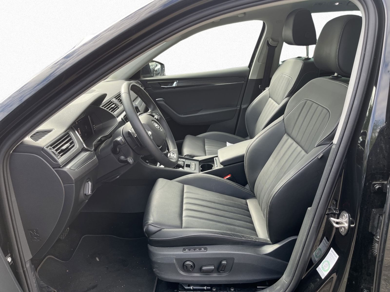 Skoda Superb Combi Style 2.0 TDI DSG Navi ACC Panorama