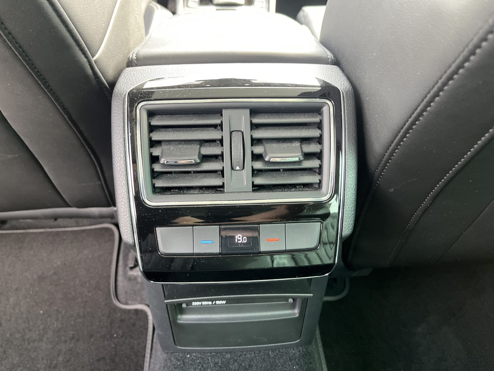 Skoda Superb Combi Style 2.0 TDI DSG Navi ACC Panorama