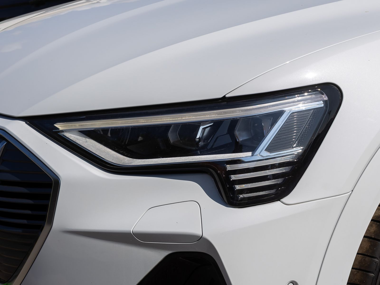 Audi e-tron S line 50 qu Navi Matrix Standklima Luftfederung