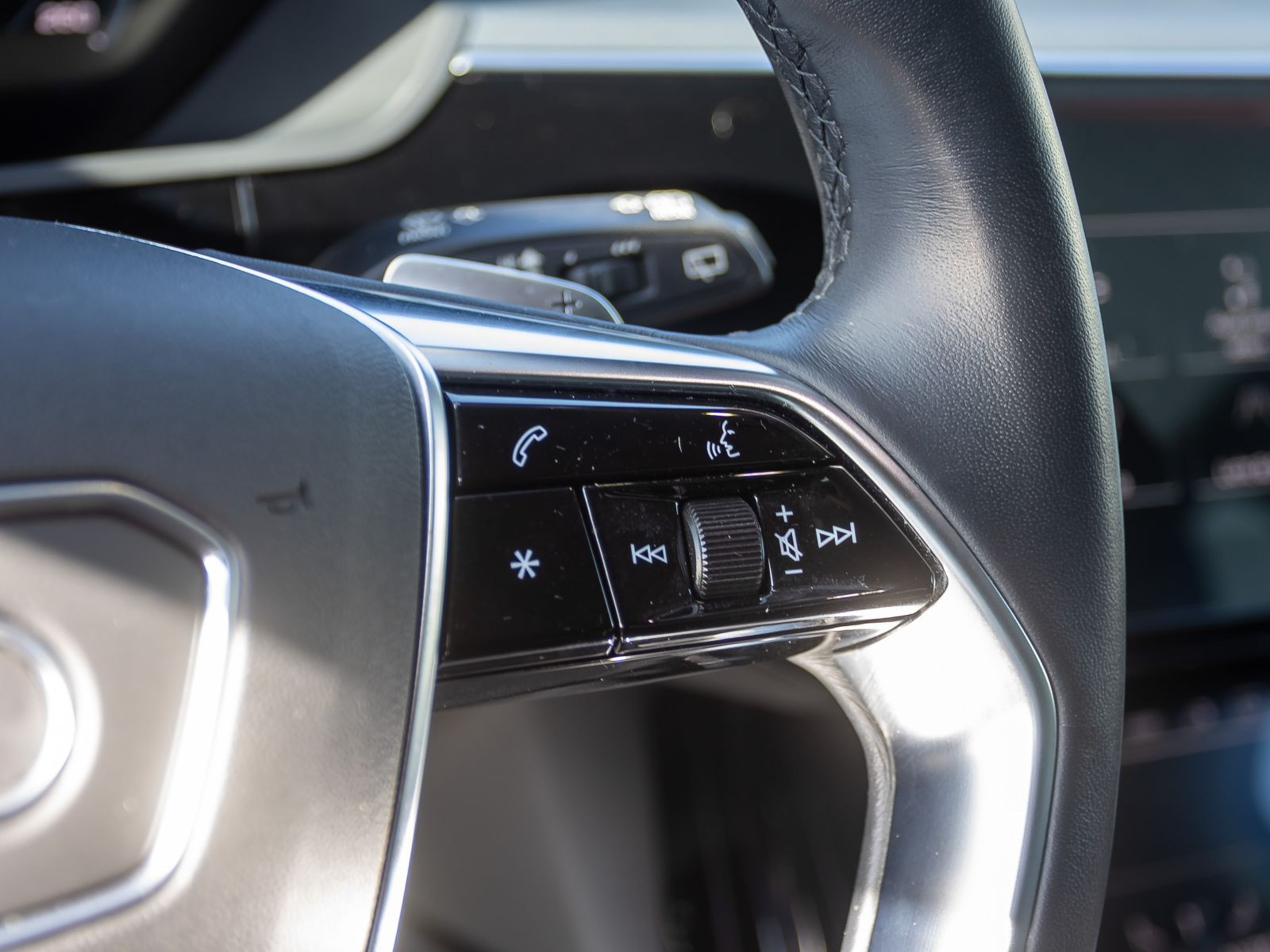 Audi e-tron S line 50 qu Navi Matrix Standklima Luftfederung