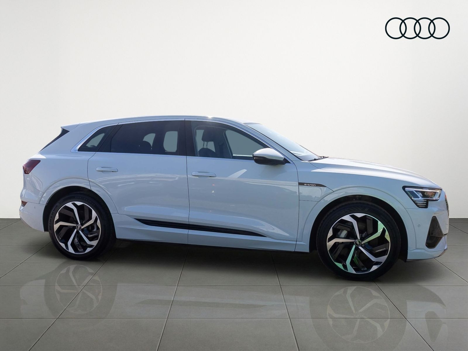 Audi e-tron S line 50 qu Navi Matrix Standklima Luftfederung