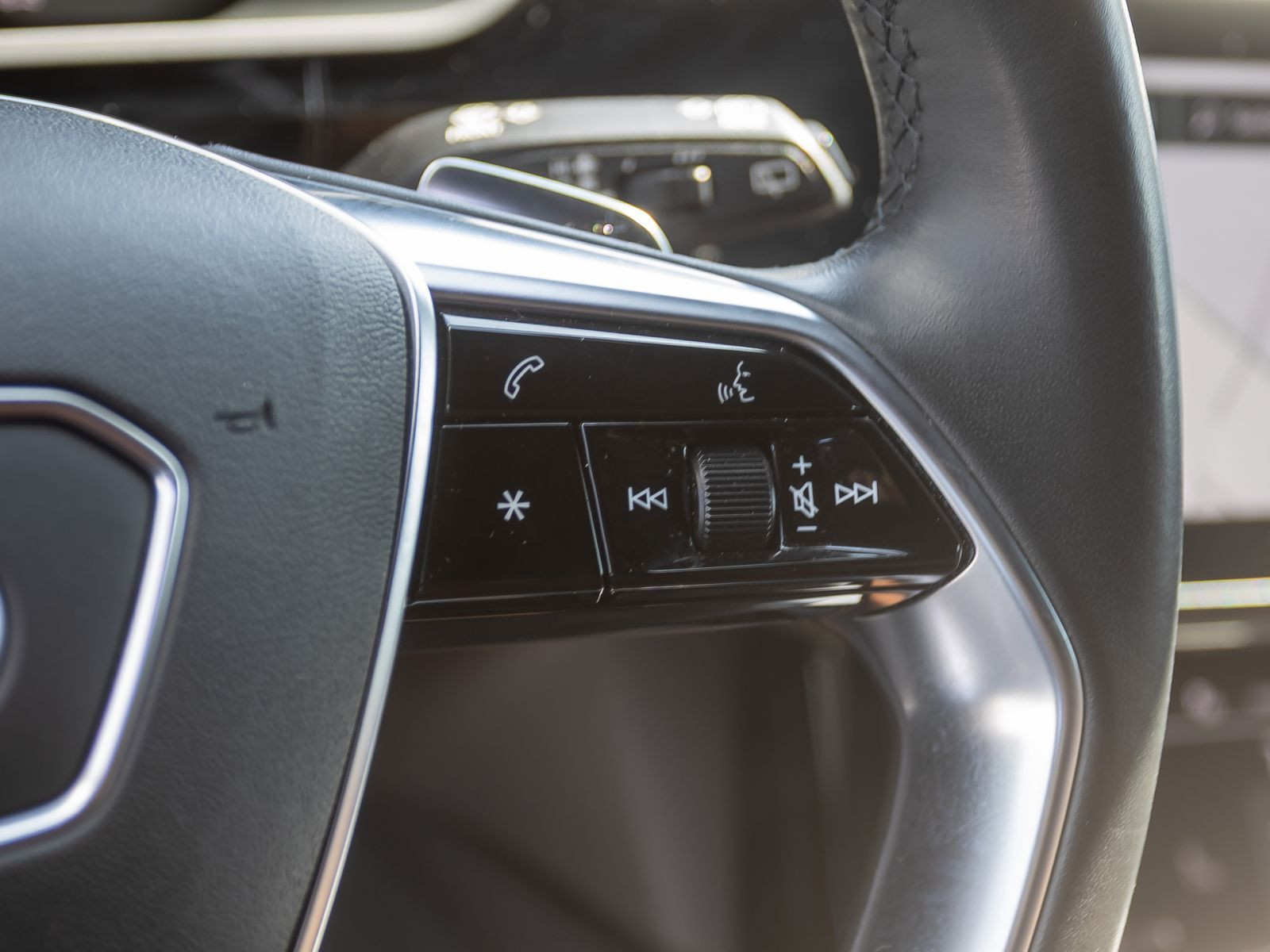 Audi e-tron advanced 50 qu Navi Matrix Standklima Luftfederung