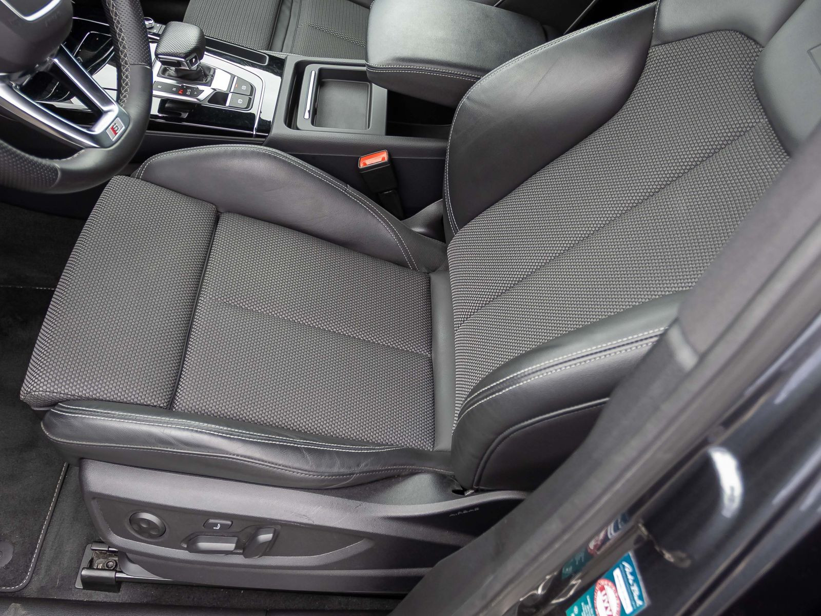 Audi Q5 S line 55TFSIe qu Navi LED HuD Standklima Luftfederung
