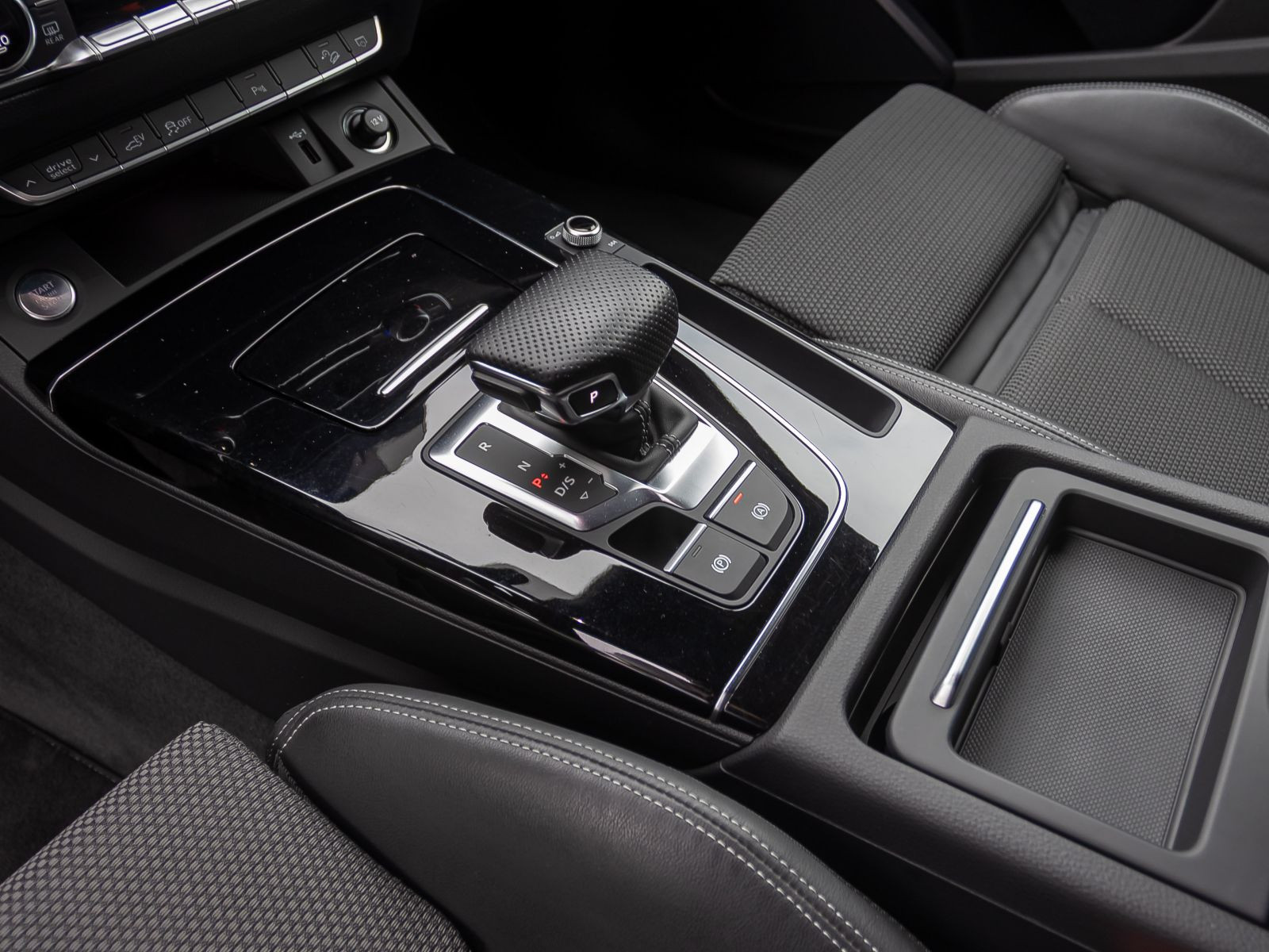 Audi Q5 S line 55TFSIe qu Navi LED HuD Standklima Luftfederung