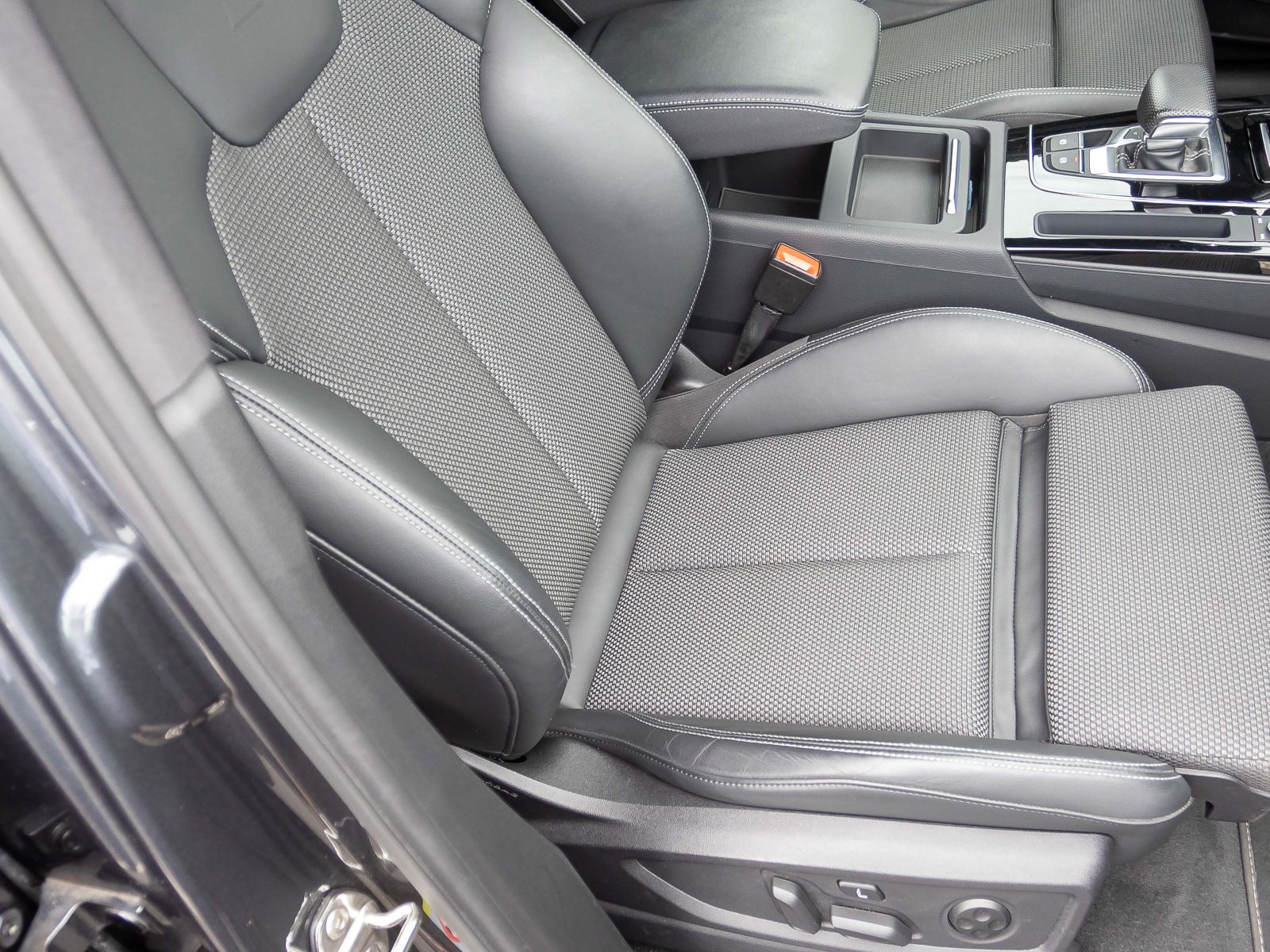 Audi Q5 S line 55TFSIe qu Navi LED HuD Standklima Luftfederung
