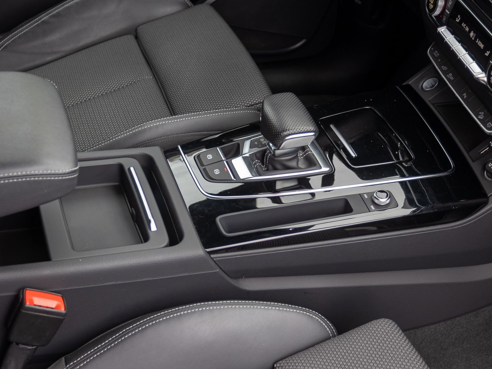 Audi Q5 S line 55TFSIe qu Navi LED HuD Standklima Luftfederung