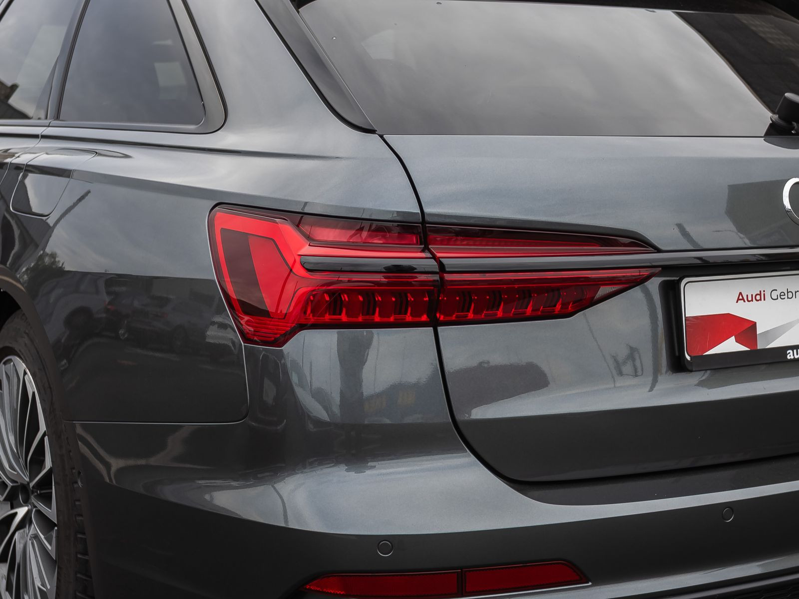 Audi A6 Avant S line 55TFSIe qu Navi Matrix HuD Standklima