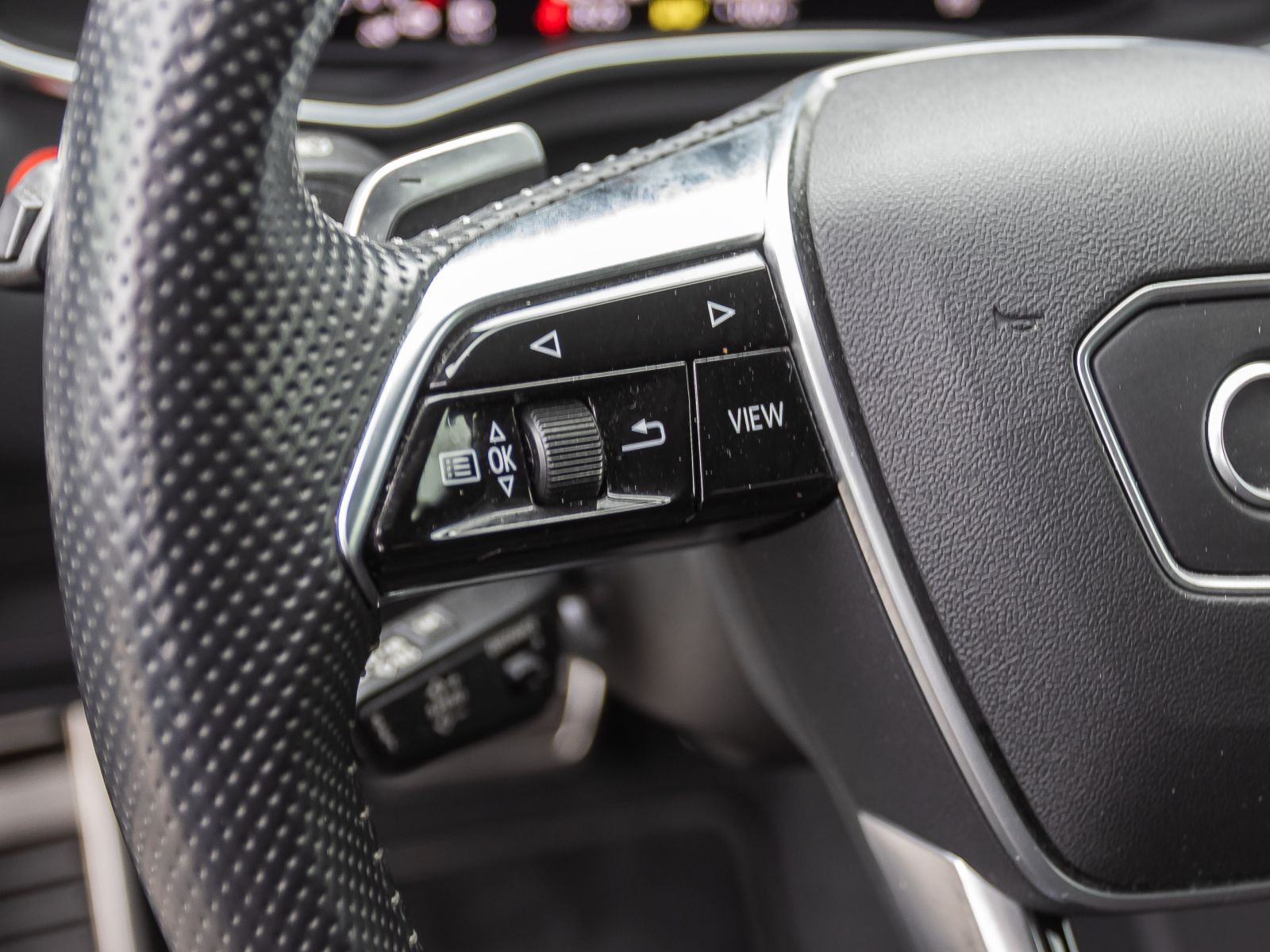 Audi A6 Avant S line 55TFSIe qu Navi Matrix HuD Standklima