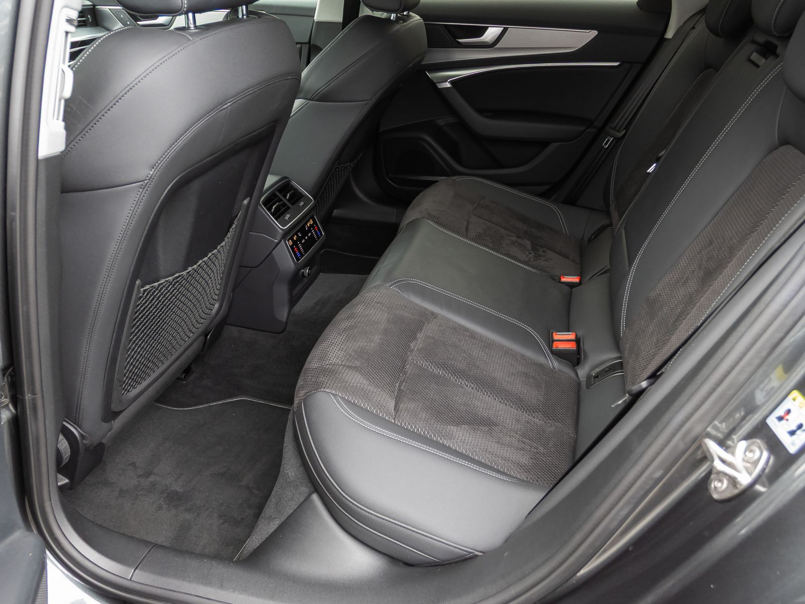 Audi A6 Avant S line 55TFSIe qu Navi Matrix HuD Standklima