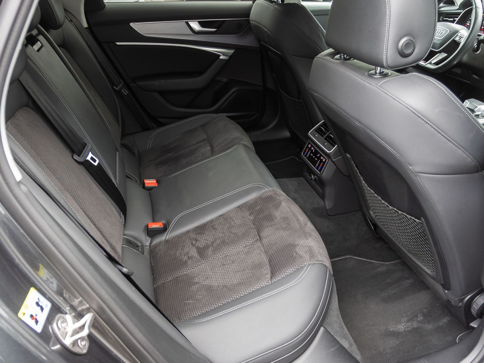 Audi A6 Avant S line 55TFSIe qu Navi Matrix HuD Standklima