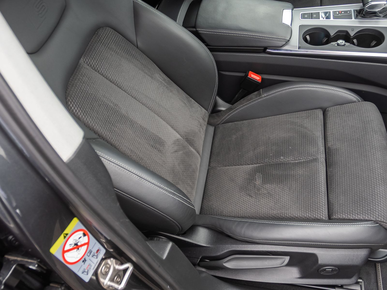 Audi A6 Avant S line 55TFSIe qu Navi Matrix HuD Standklima