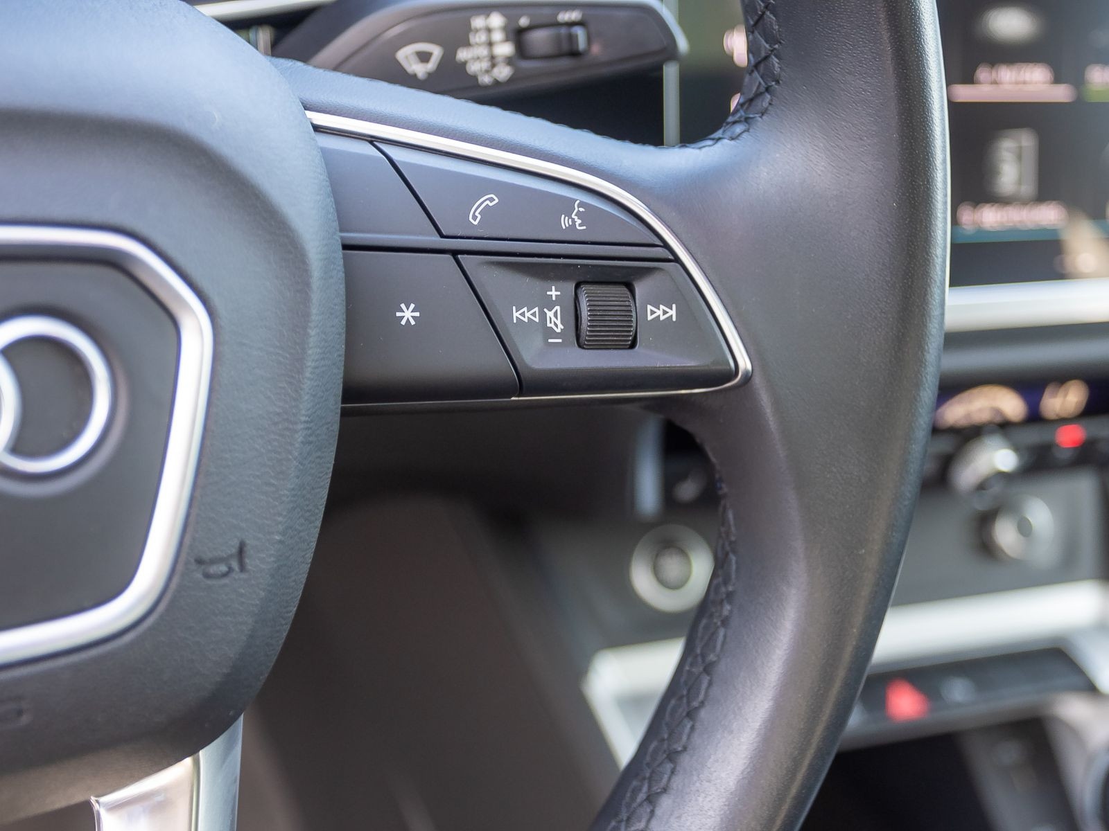 Audi Q3 S line 35TDI Stronic Navi LED ACC Panorama