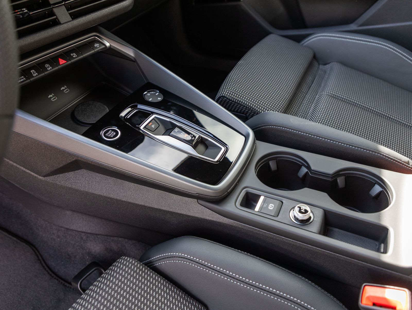 Audi A3 Sportback S line TFSI TechPlus/ 18" / Business 85kW
