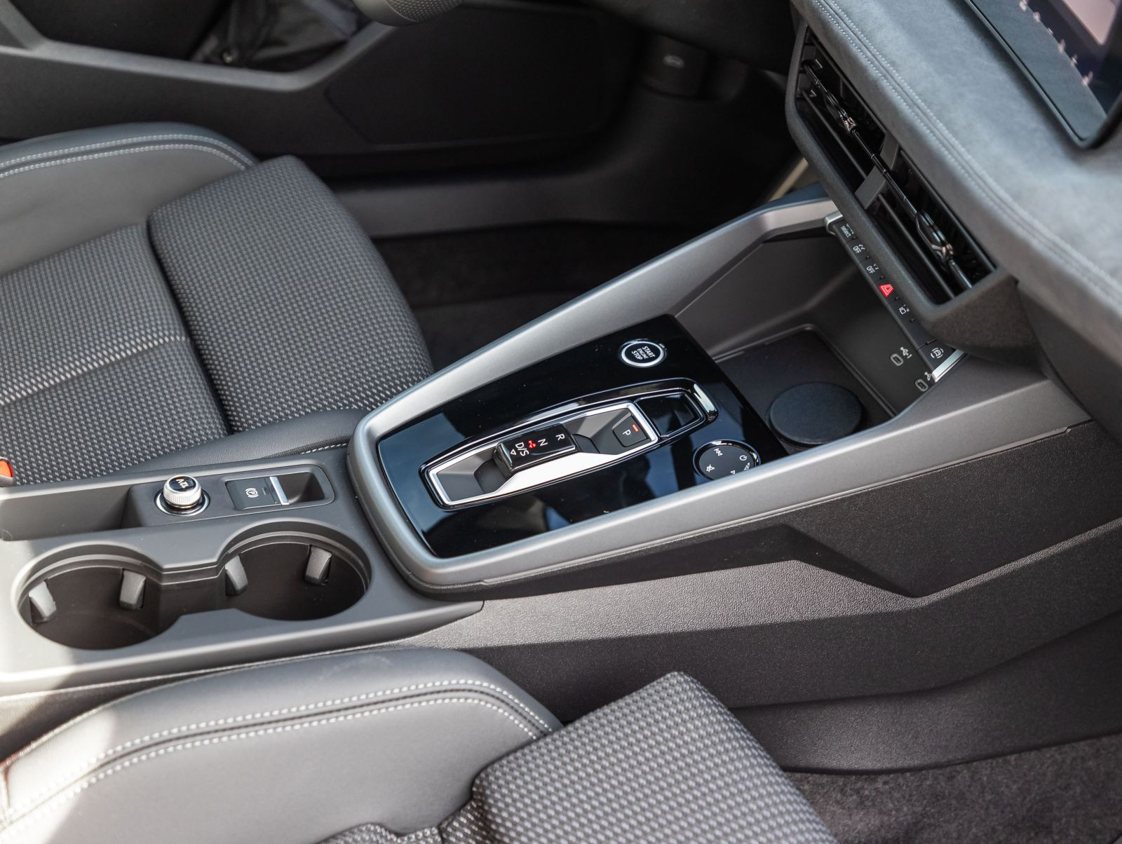 Audi A3 Sportback S line TFSI TechPlus/ 18" / Business 85kW