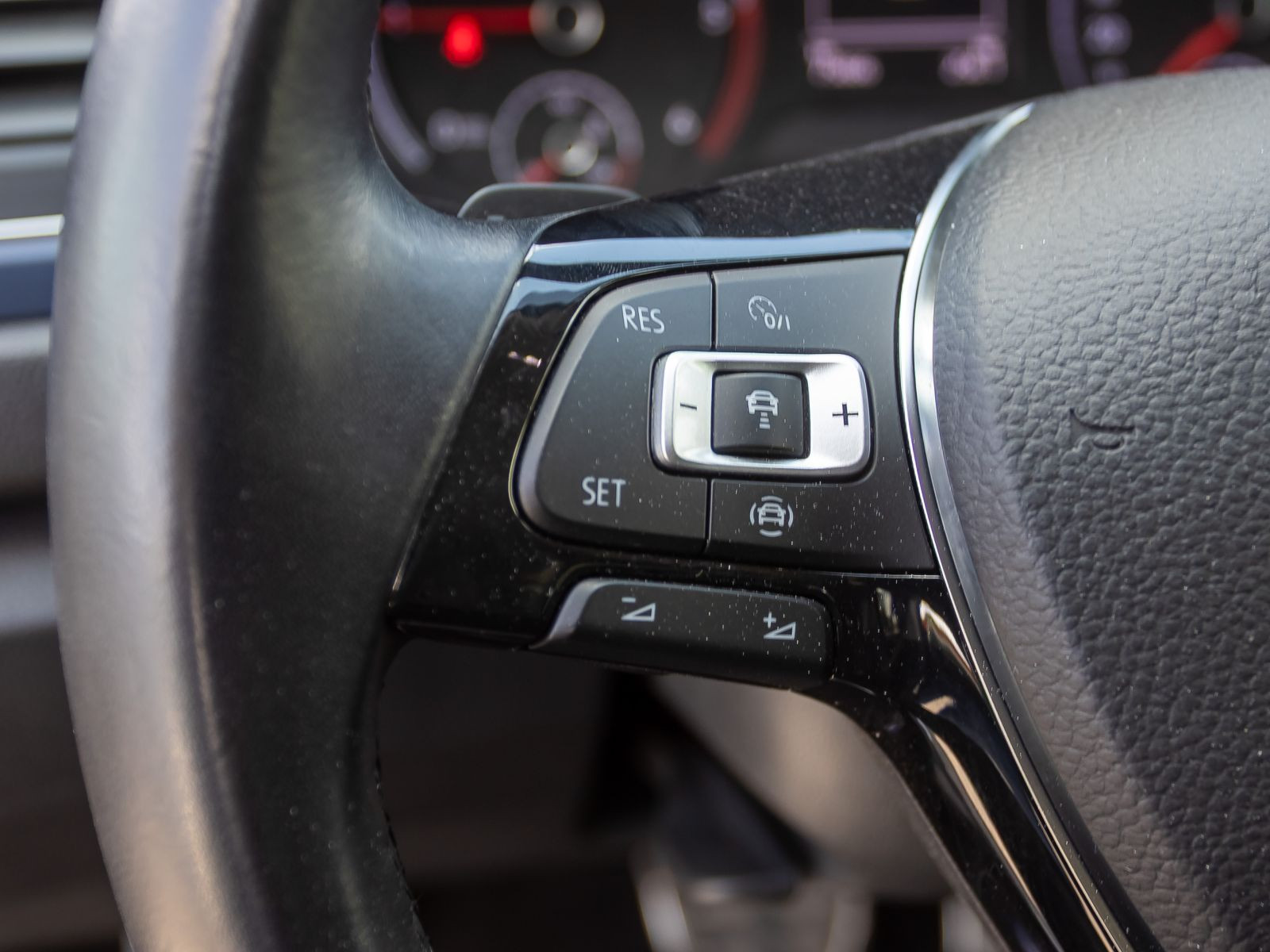 Volkswagen T-Roc United 2.0TDI DSG Navi LED ACC Climatronic