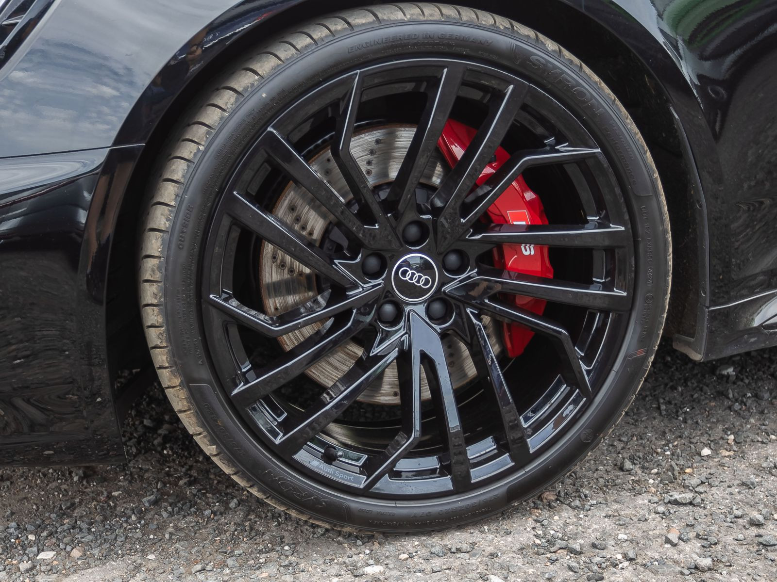 Audi RS4 Avant Matrix Sportfahrwerk Sportabgasanlage