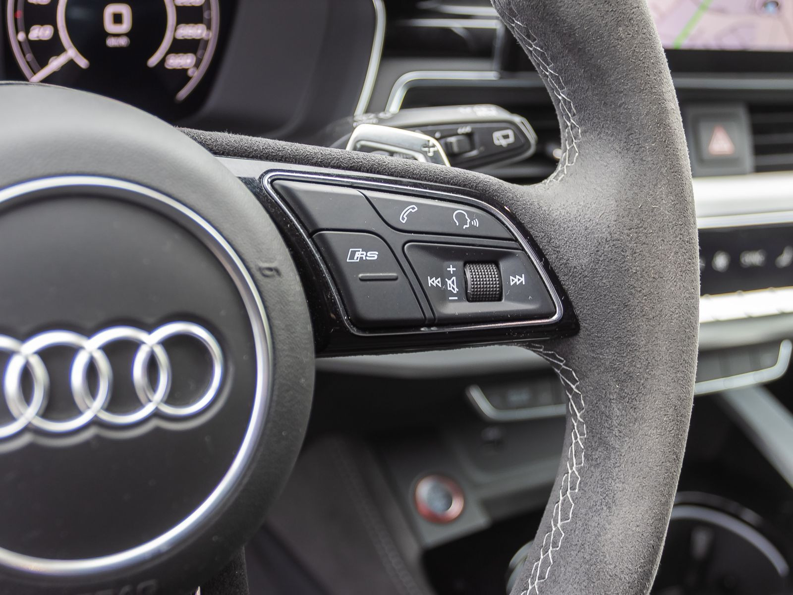 Audi RS4 Avant Matrix Sportfahrwerk Sportabgasanlage