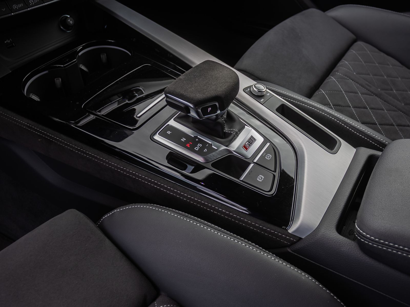 Audi RS4 Avant Matrix Sportfahrwerk Sportabgasanlage