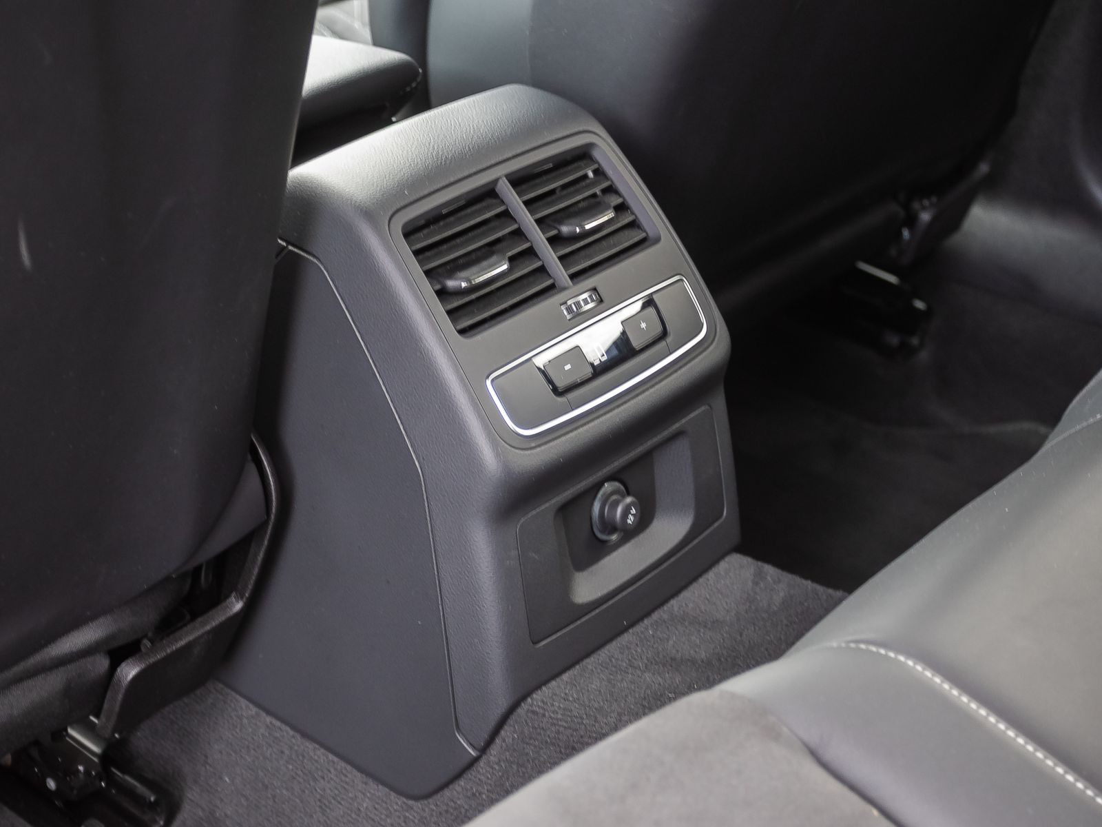 Audi RS4 Avant Matrix Sportfahrwerk Sportabgasanlage