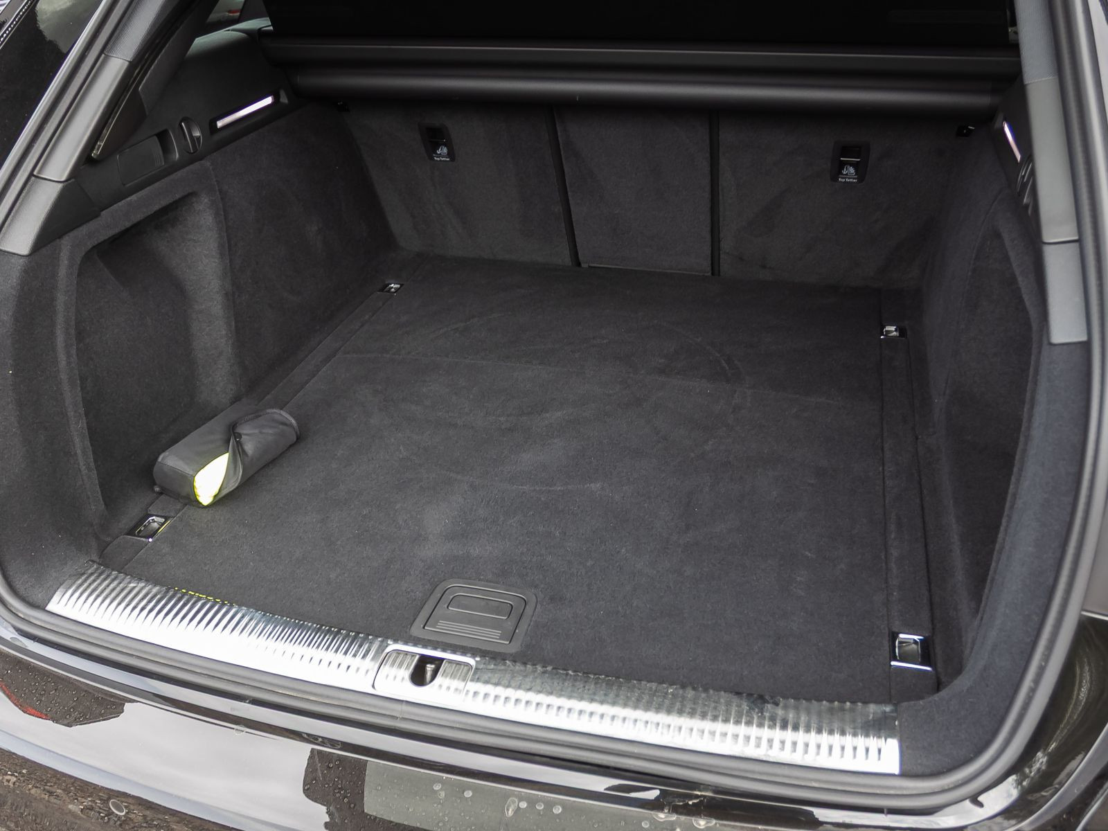 Audi RS4 Avant Matrix Sportfahrwerk Sportabgasanlage