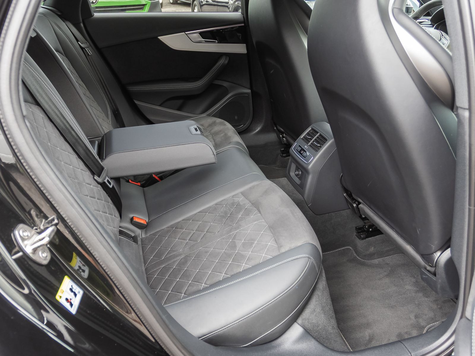 Audi RS4 Avant Matrix Sportfahrwerk Sportabgasanlage