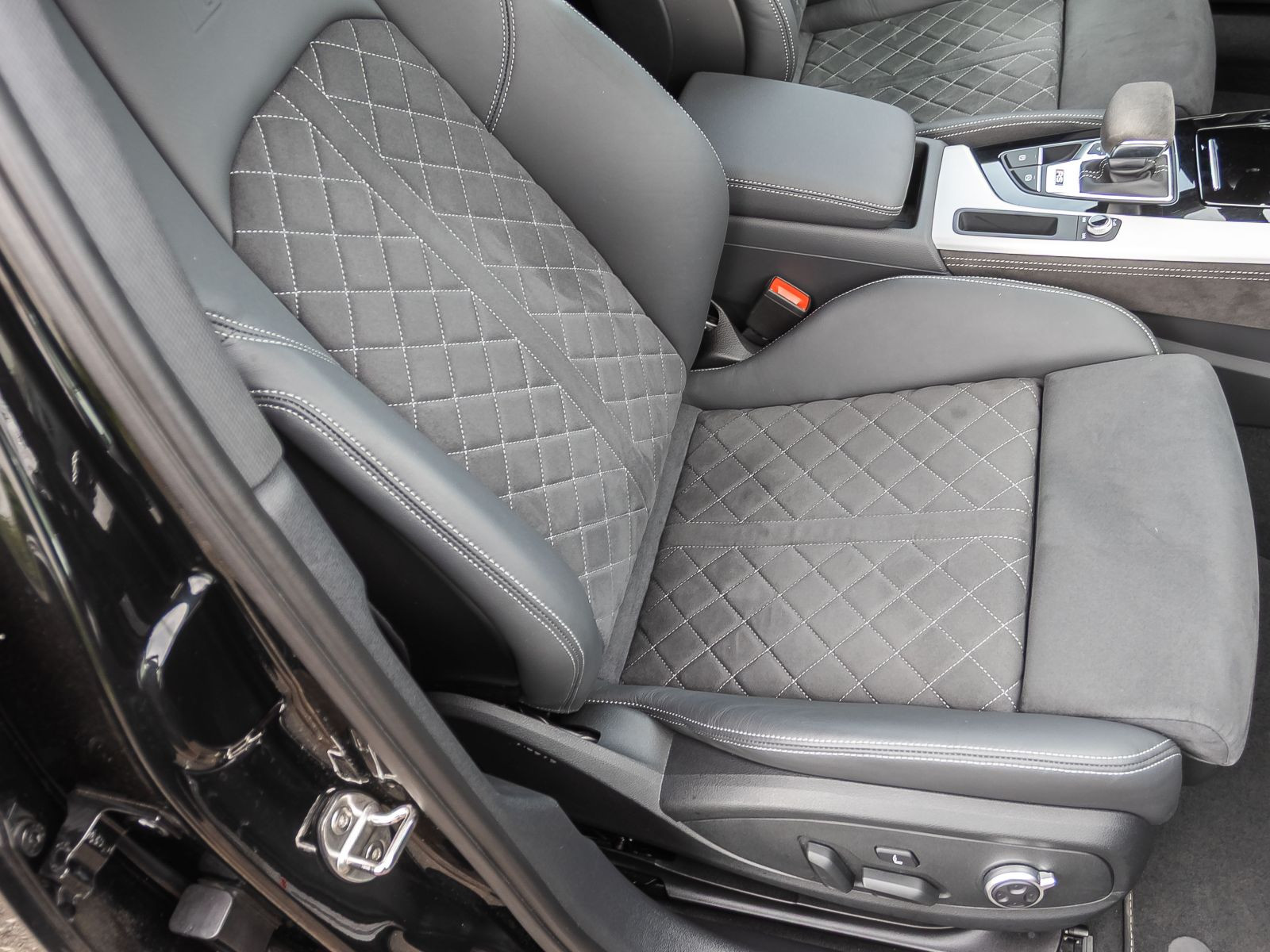 Audi RS4 Avant Matrix Sportfahrwerk Sportabgasanlage