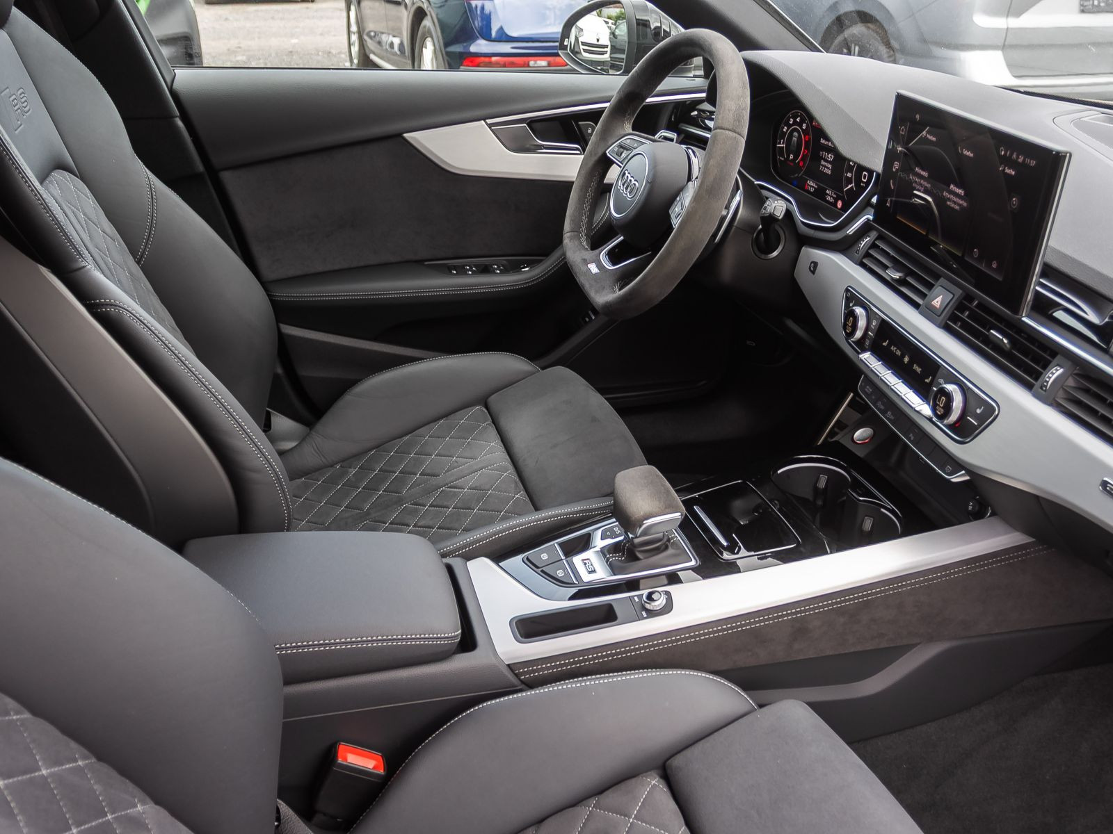 Audi RS4 Avant Matrix Sportfahrwerk Sportabgasanlage