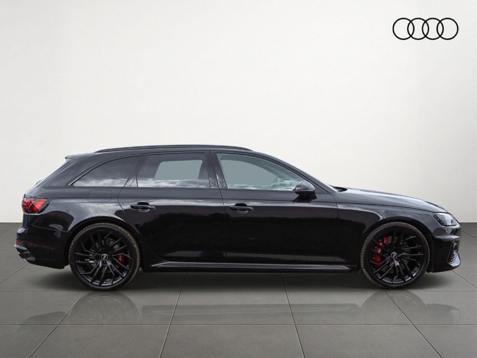 Audi RS4 Avant Matrix Sportfahrwerk Sportabgasanlage
