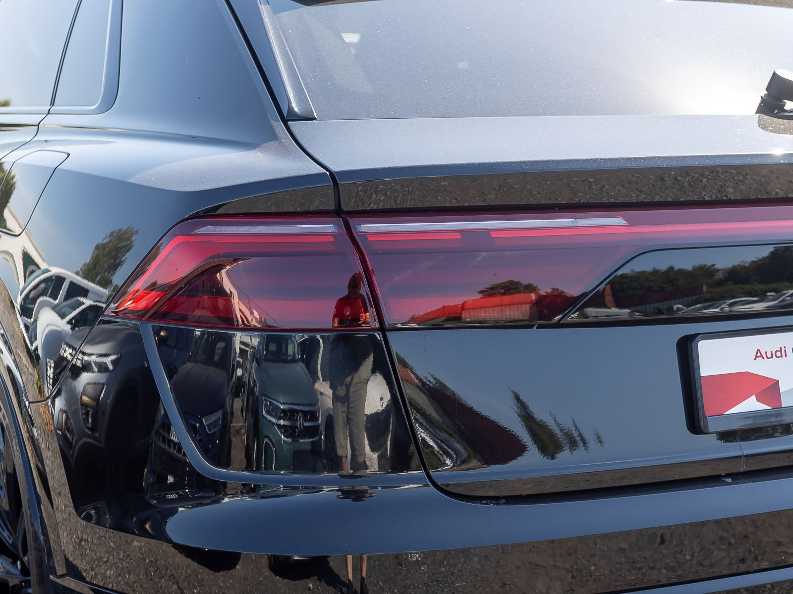 Audi Q8 S line 60TFSIe qu Navi HuD Matrix AIR Standklima