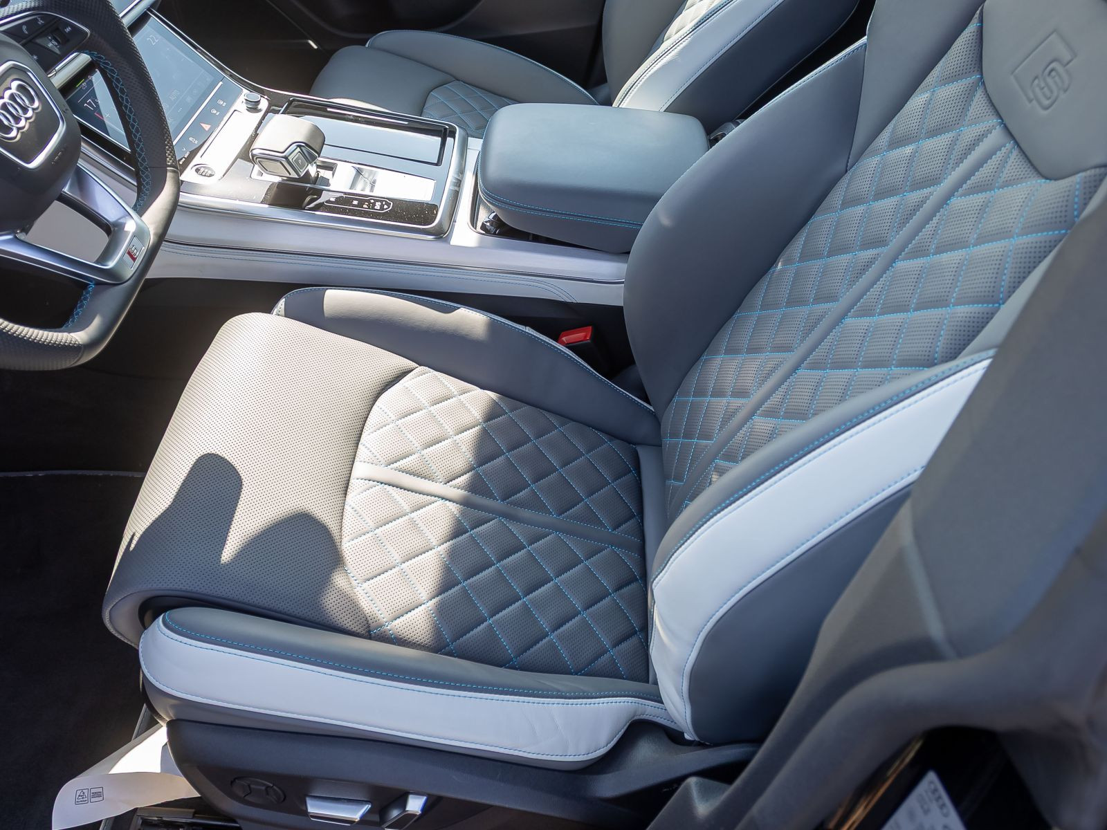 Audi Q8 S line 60TFSIe qu Navi HuD Matrix AIR Standklima