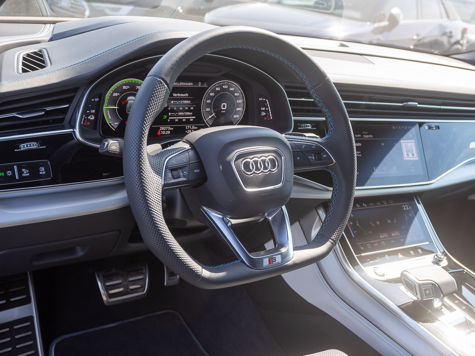 Audi Q8 S line 60TFSIe qu Navi HuD Matrix AIR Standklima