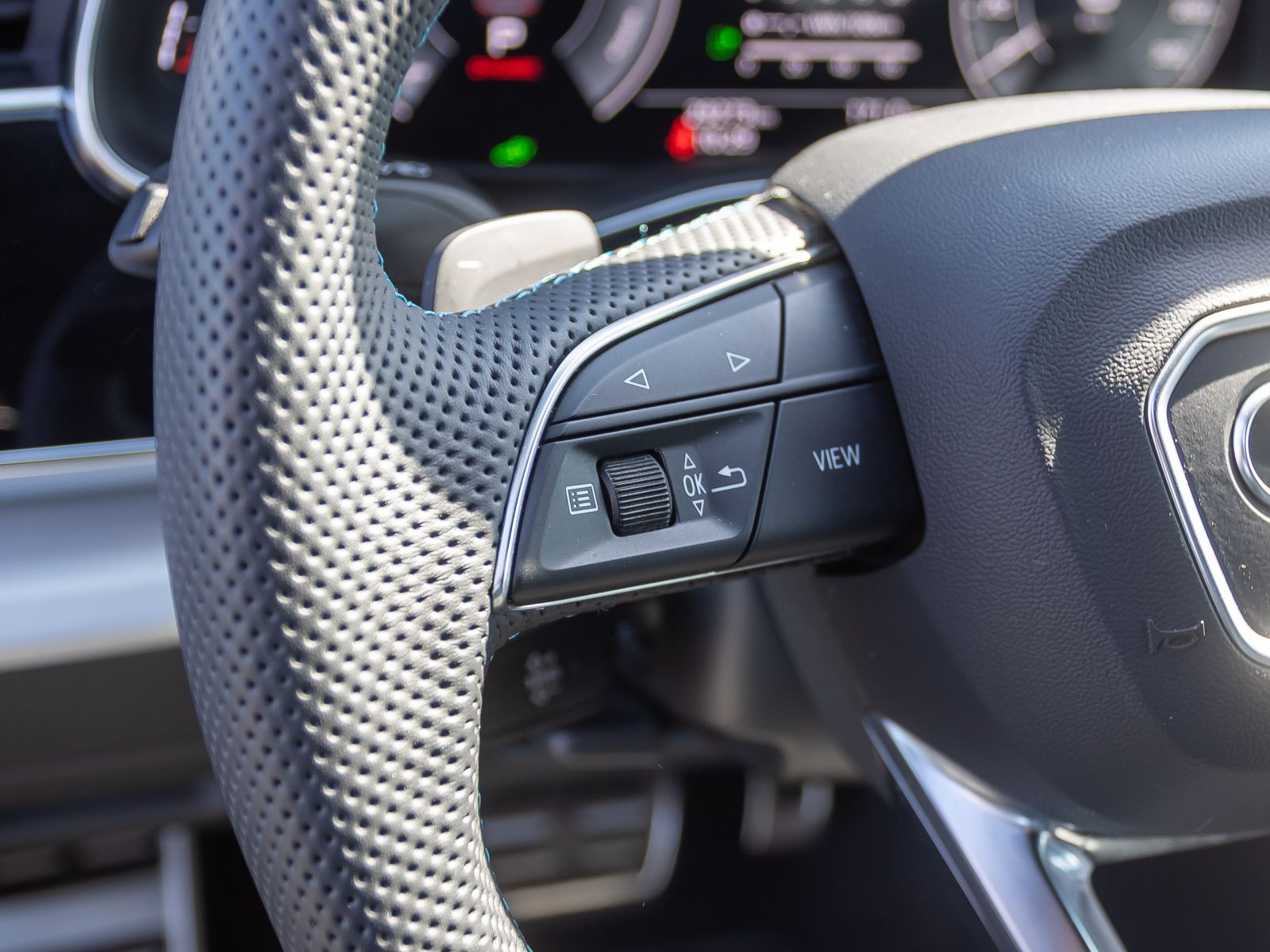 Audi Q8 S line 60TFSIe qu Navi HuD Matrix AIR Standklima