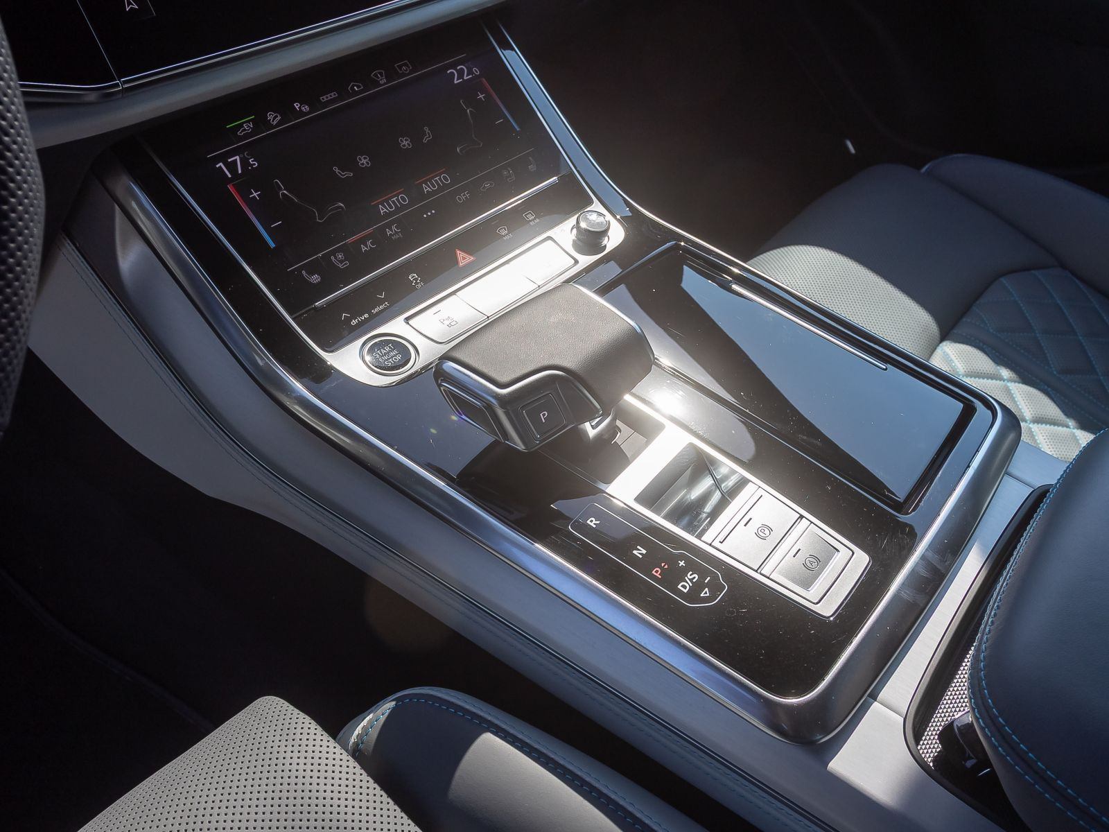 Audi Q8 S line 60TFSIe qu Navi HuD Matrix AIR Standklima