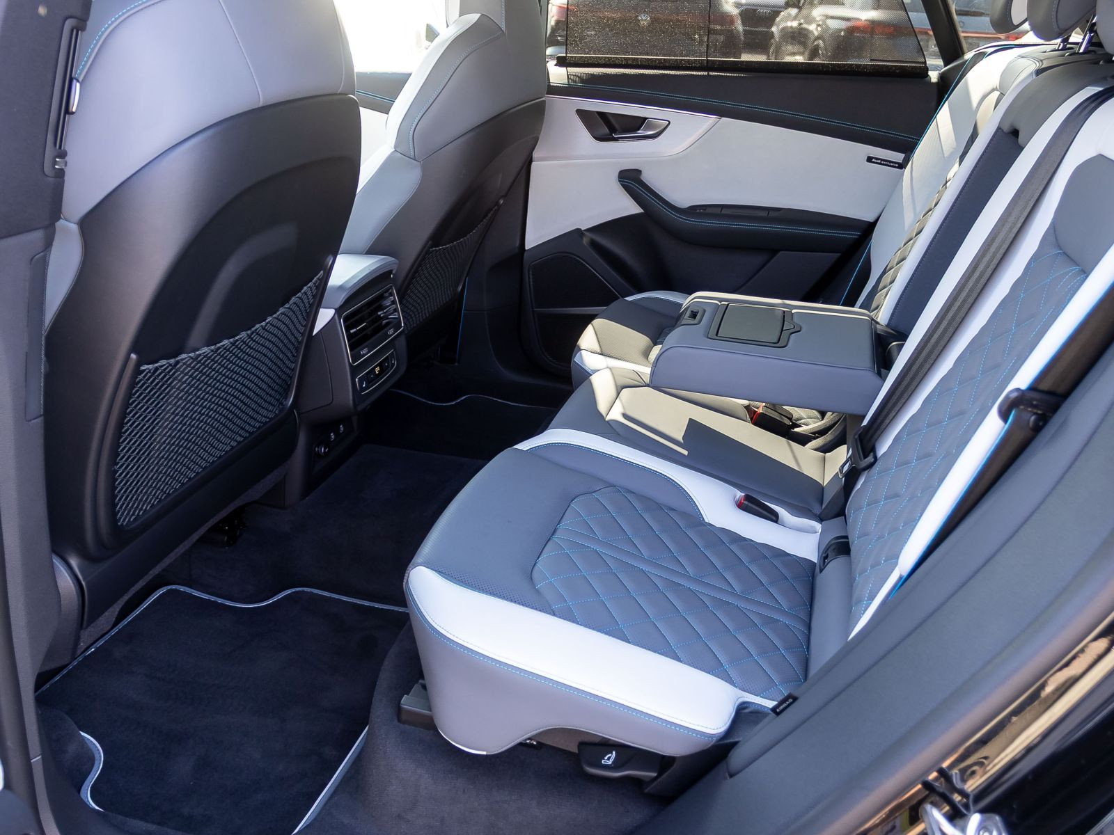 Audi Q8 S line 60TFSIe qu Navi HuD Matrix AIR Standklima