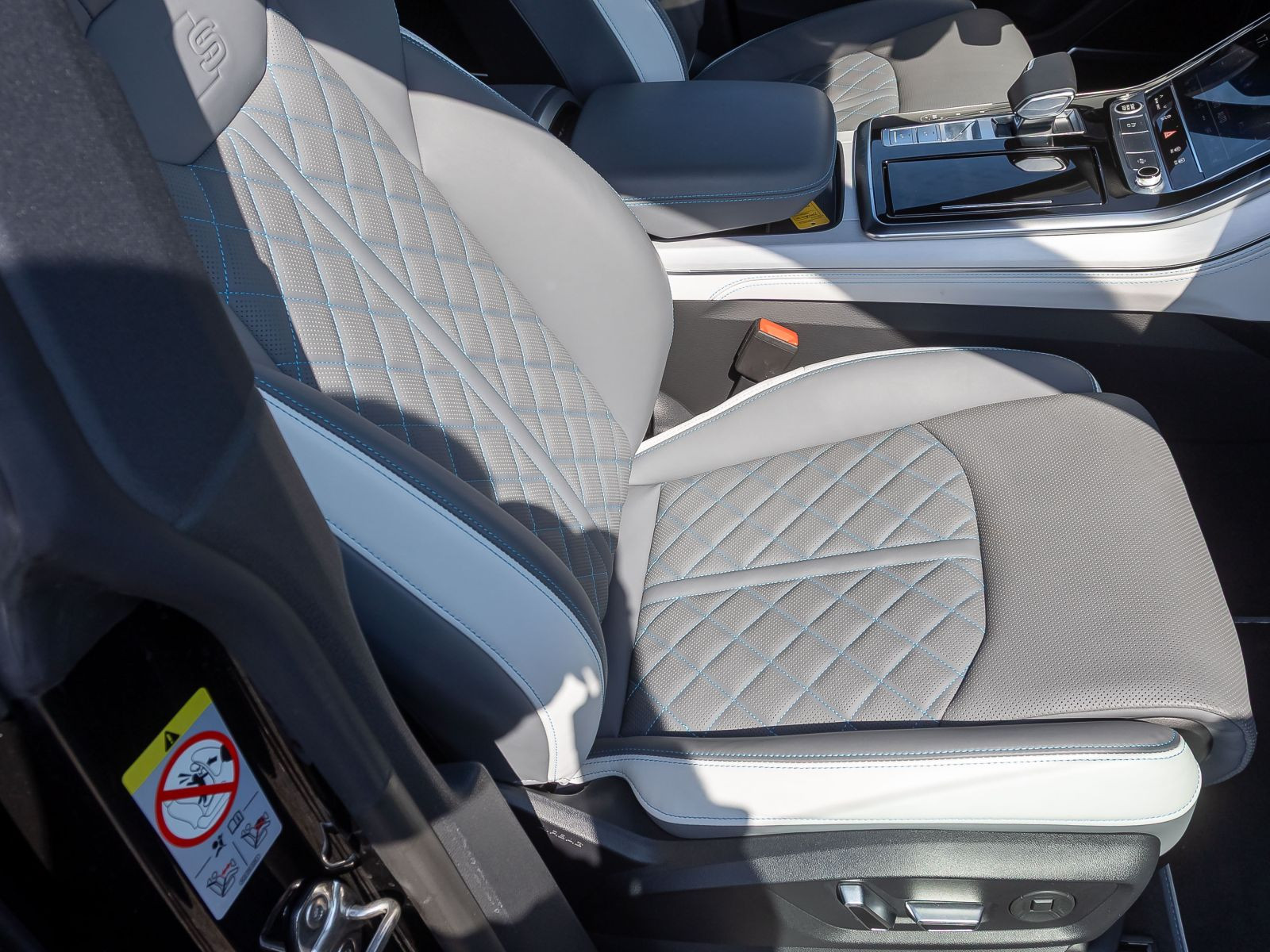 Audi Q8 S line 60TFSIe qu Navi HuD Matrix AIR Standklima