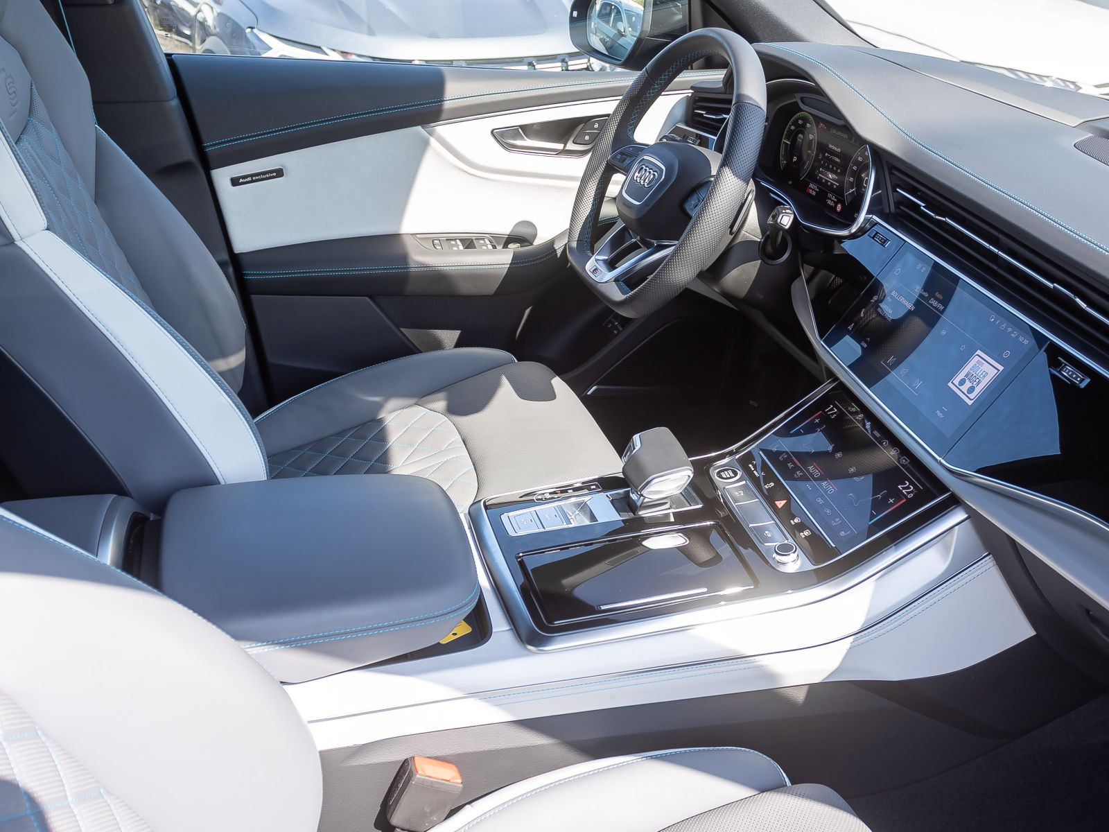 Audi Q8 S line 60TFSIe qu Navi HuD Matrix AIR Standklima