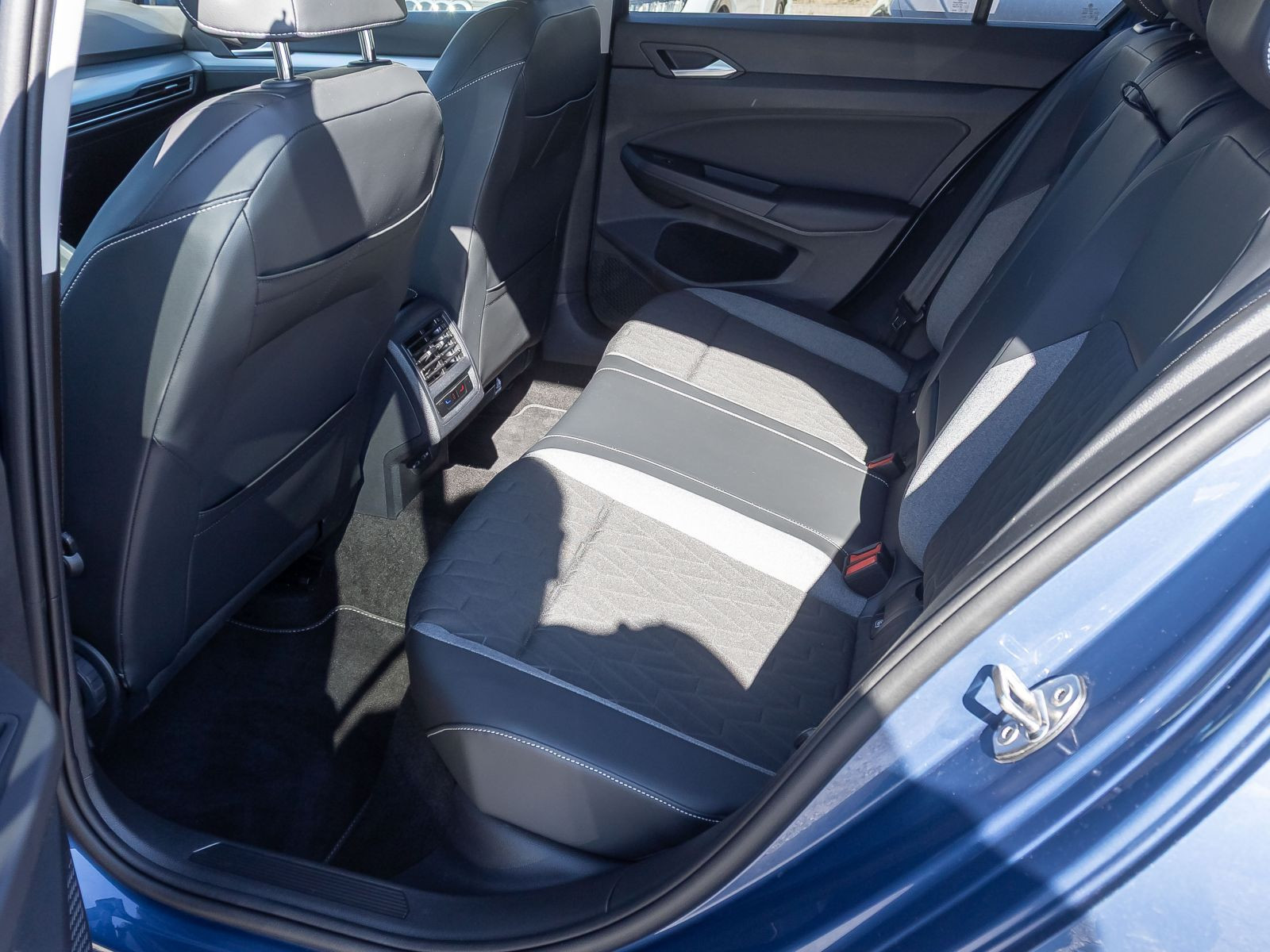 Volkswagen Golf VIII Goal 1.5 eTSI DSG Navi Matrix ACC AHK